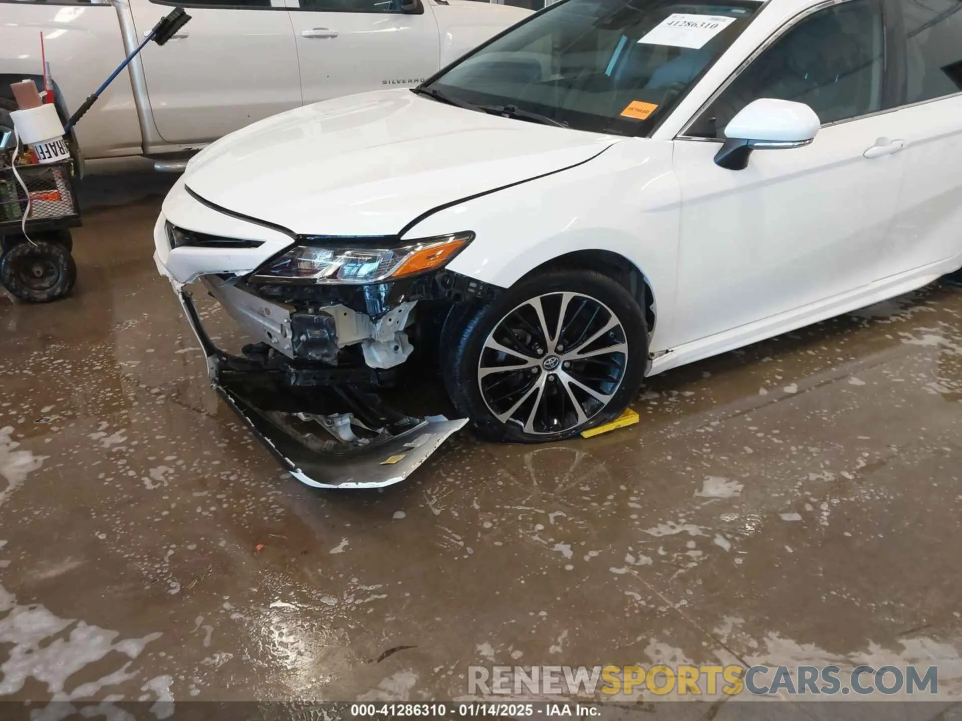 17 Photograph of a damaged car 4T1B11HK4KU179538 TOYOTA CAMRY 2019