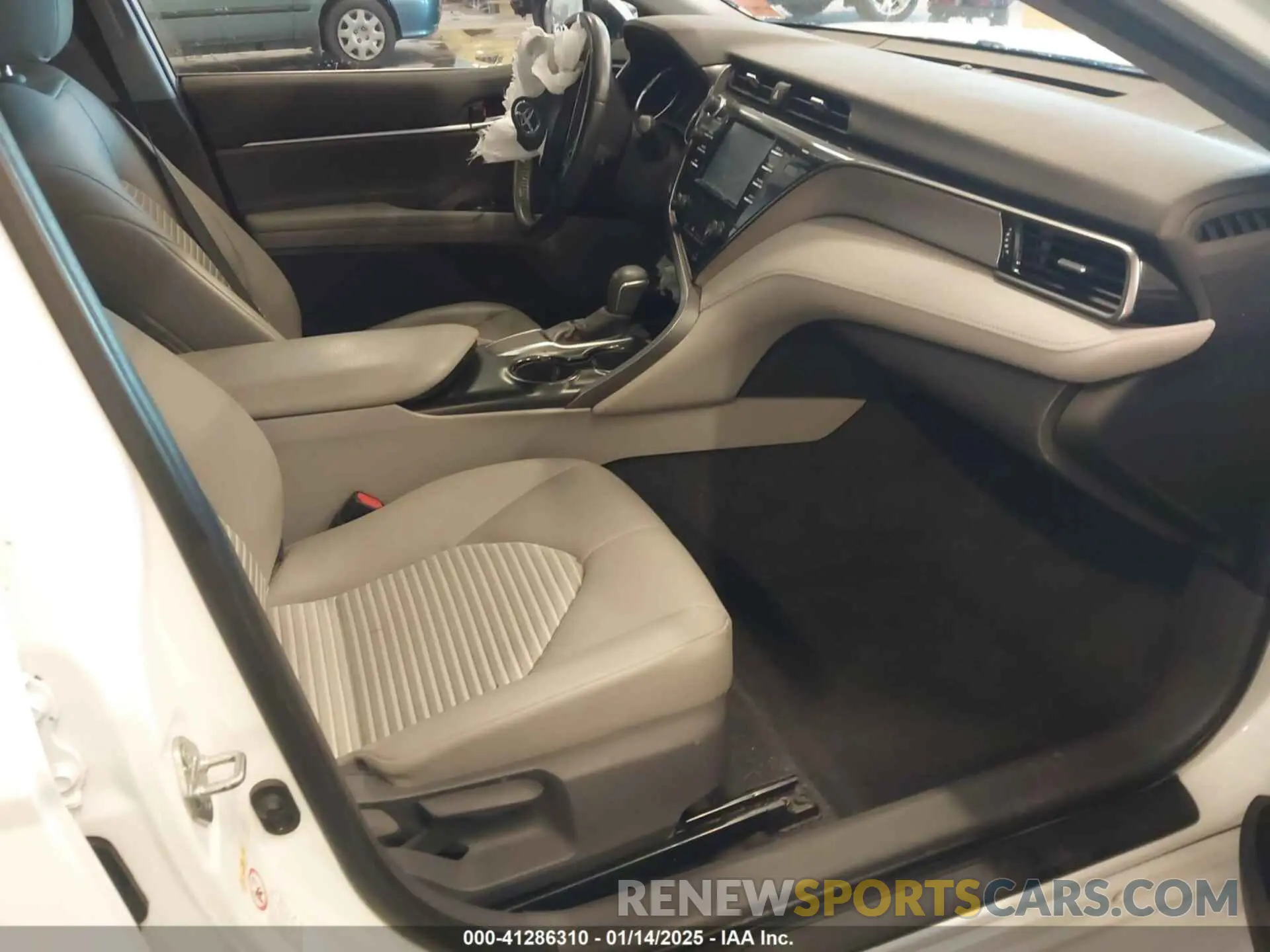 5 Photograph of a damaged car 4T1B11HK4KU179538 TOYOTA CAMRY 2019