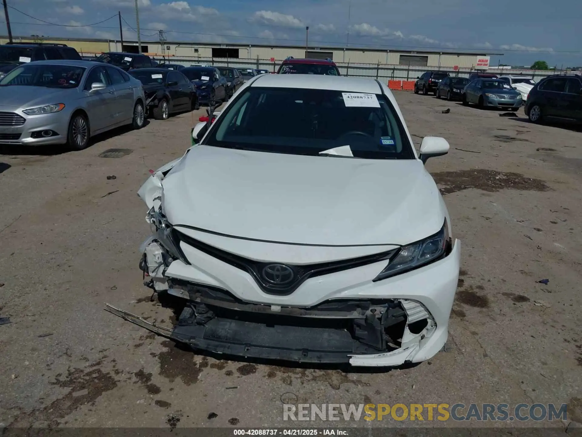 13 Photograph of a damaged car 4T1B11HK4KU180995 TOYOTA CAMRY 2019