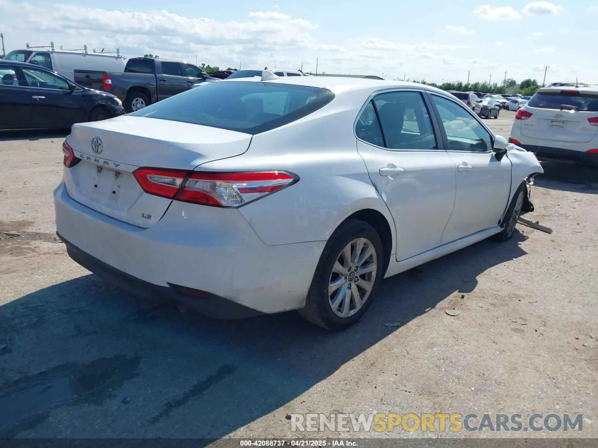 4 Photograph of a damaged car 4T1B11HK4KU180995 TOYOTA CAMRY 2019
