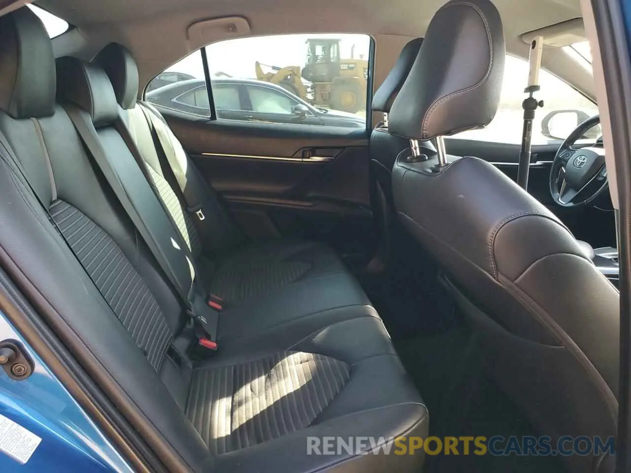 10 Photograph of a damaged car 4T1B11HK4KU181662 TOYOTA CAMRY 2019