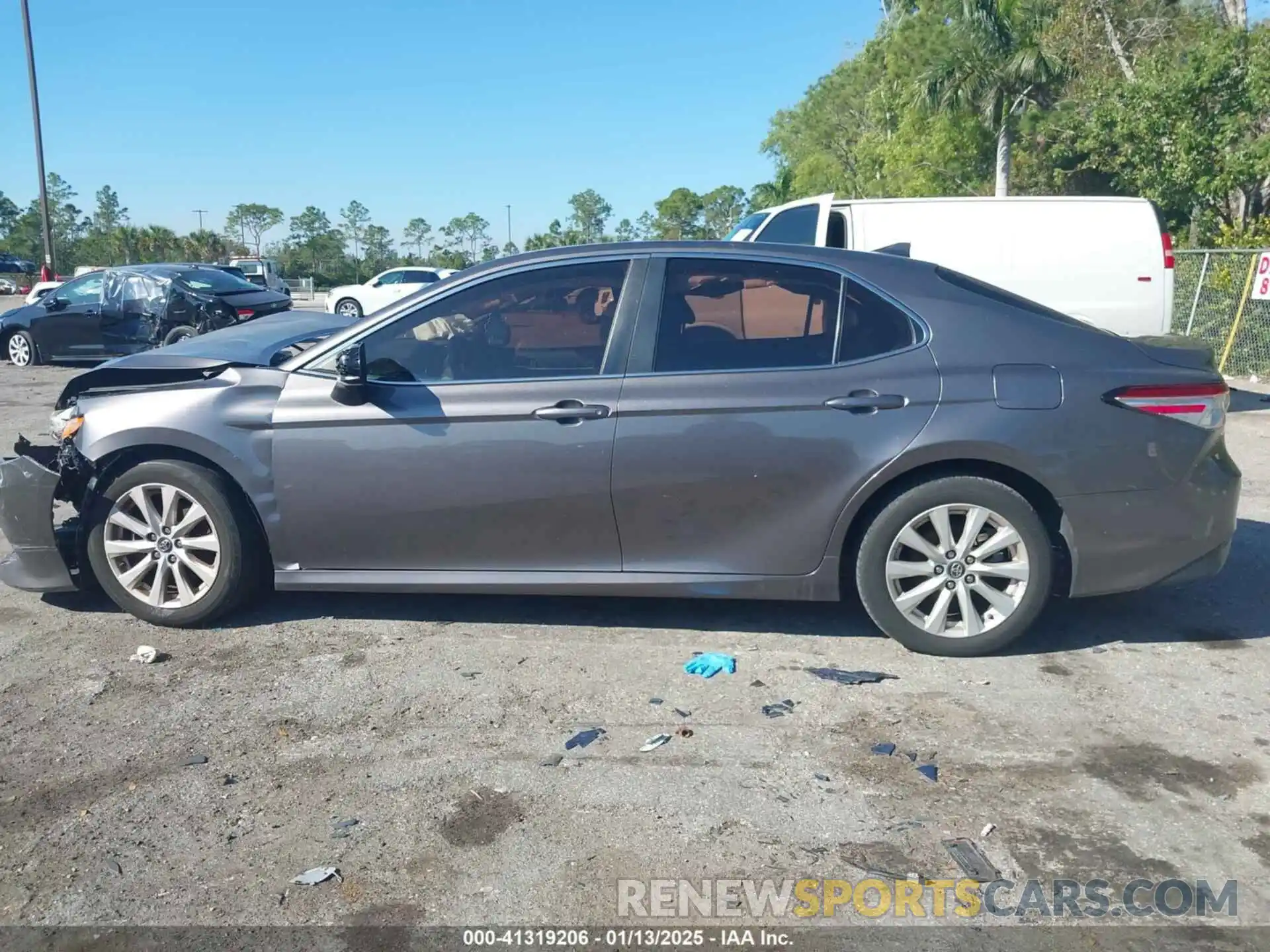 13 Photograph of a damaged car 4T1B11HK4KU184304 TOYOTA CAMRY 2019