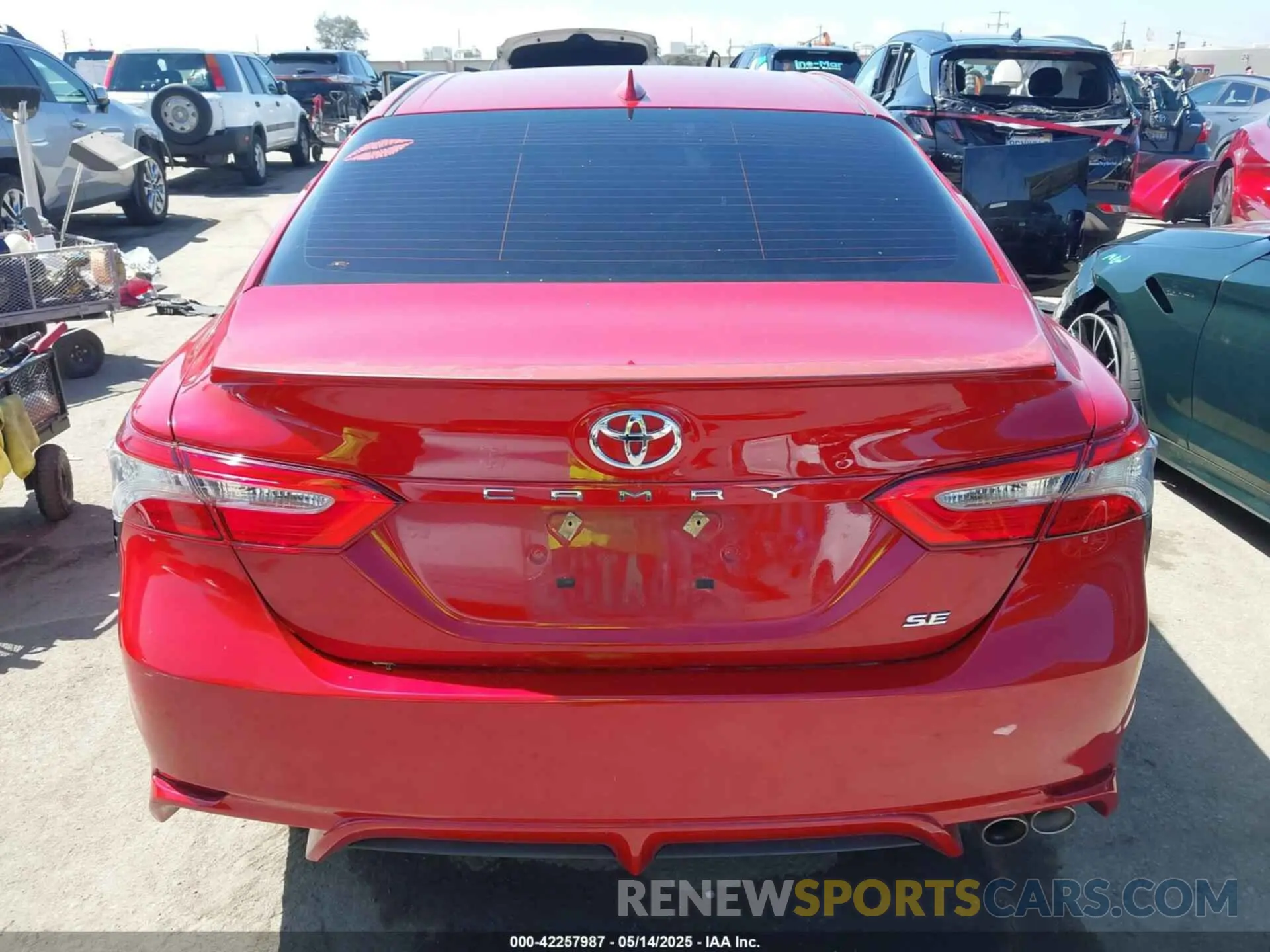 16 Photograph of a damaged car 4T1B11HK4KU188434 TOYOTA CAMRY 2019