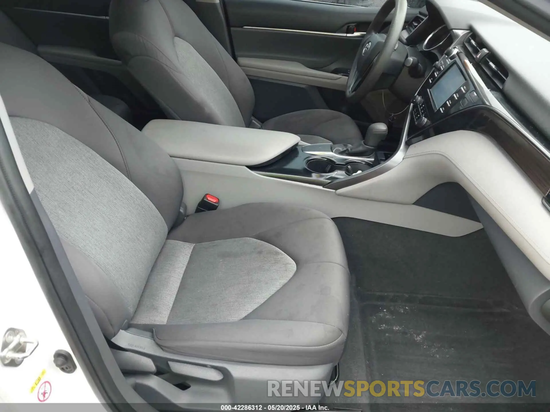 5 Photograph of a damaged car 4T1B11HK4KU192631 TOYOTA CAMRY 2019