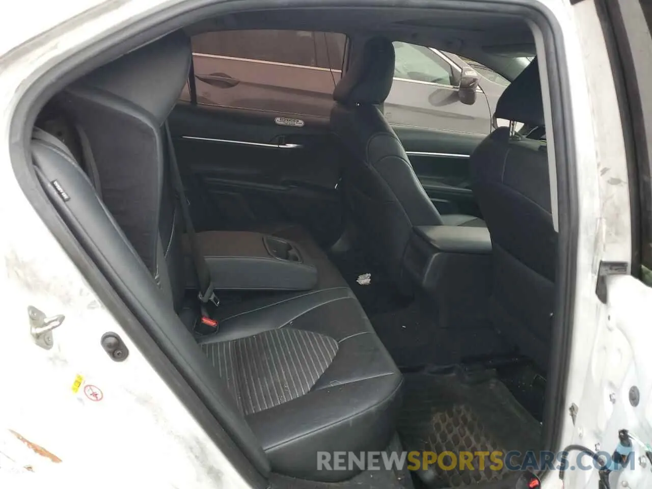 10 Photograph of a damaged car 4T1B11HK4KU193987 TOYOTA CAMRY 2019