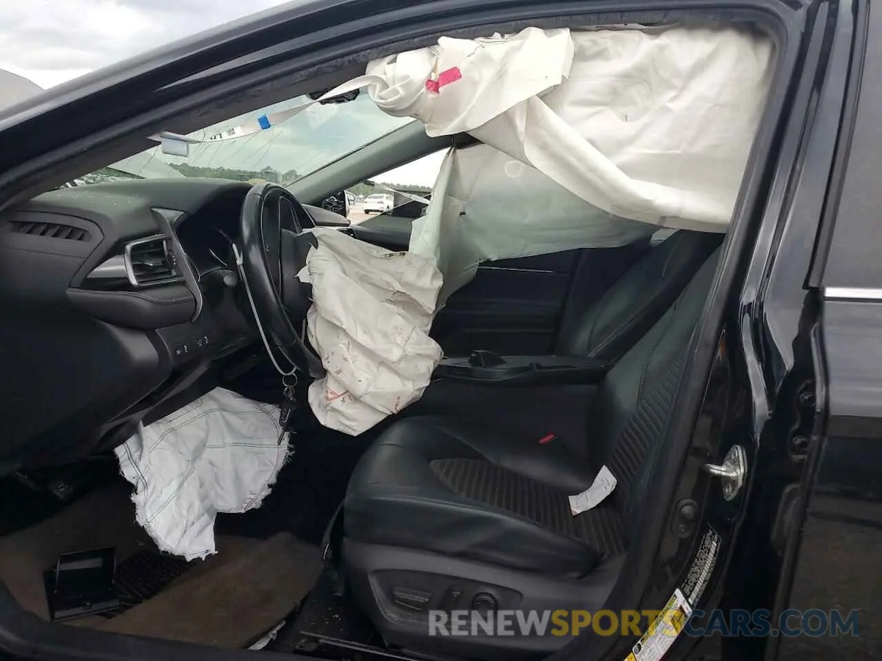 7 Photograph of a damaged car 4T1B11HK4KU195836 TOYOTA CAMRY 2019