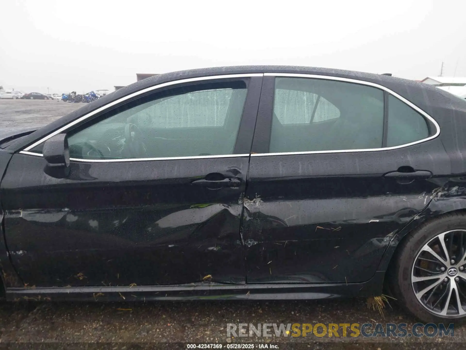 15 Photograph of a damaged car 4T1B11HK4KU199191 TOYOTA CAMRY 2019
