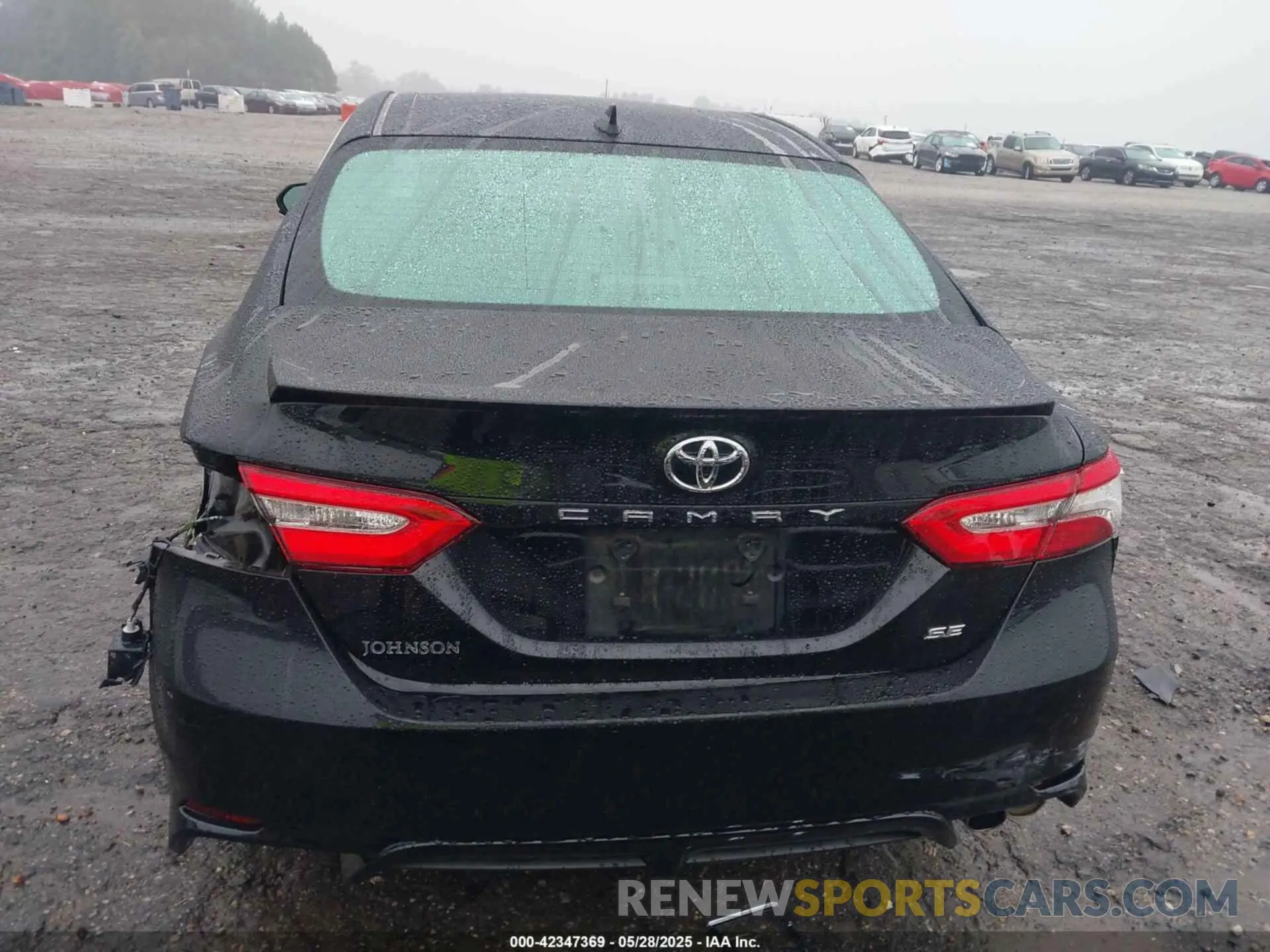 17 Photograph of a damaged car 4T1B11HK4KU199191 TOYOTA CAMRY 2019