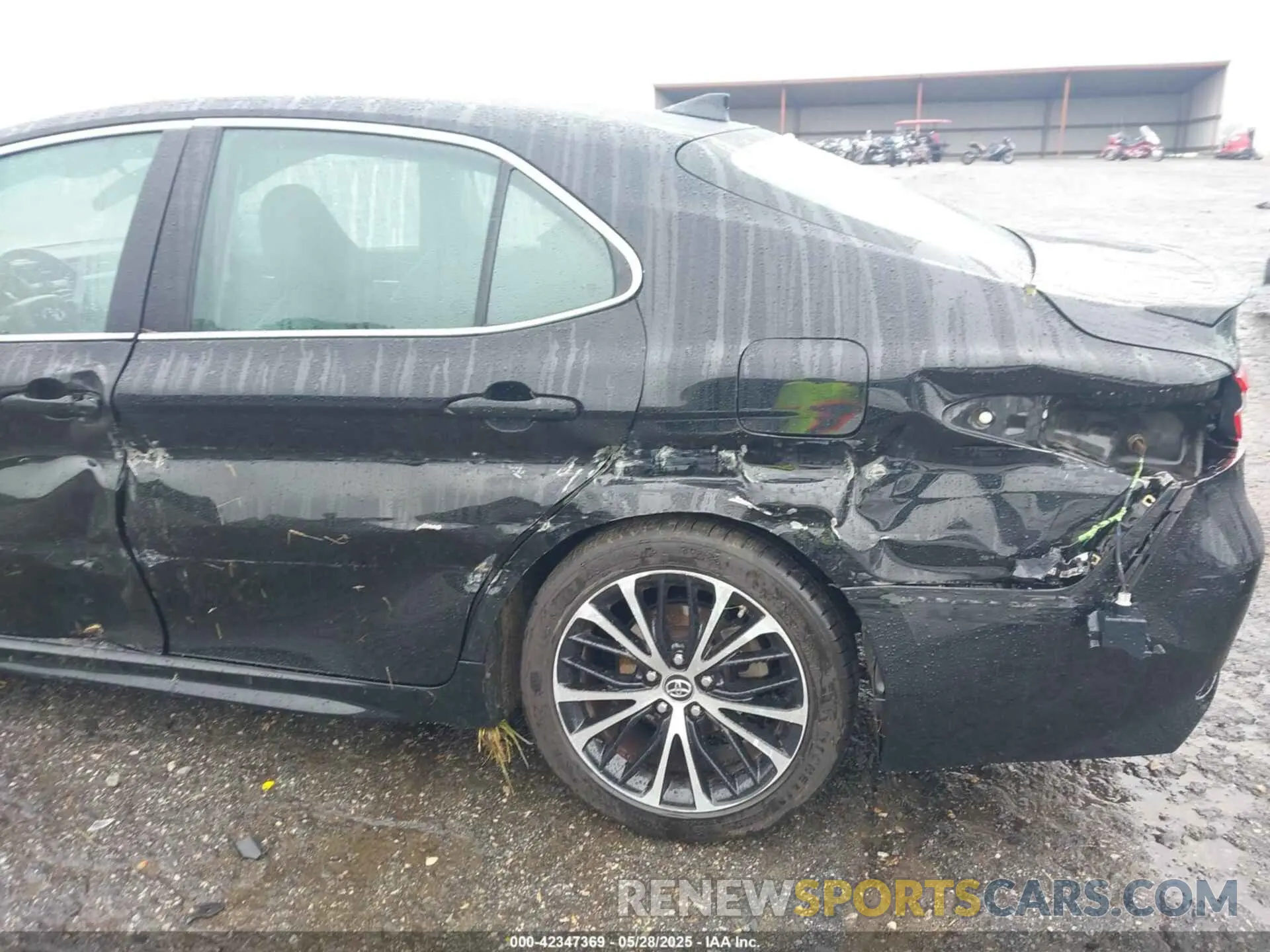 21 Photograph of a damaged car 4T1B11HK4KU199191 TOYOTA CAMRY 2019
