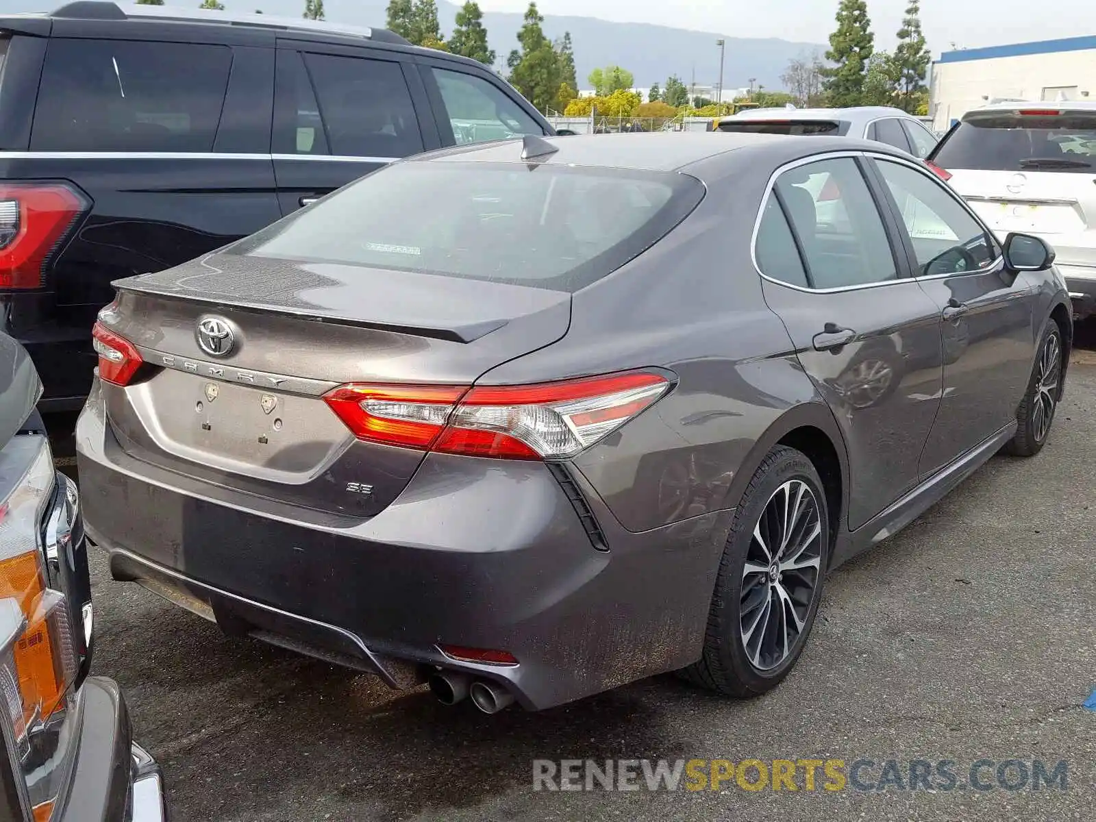 4 Photograph of a damaged car 4T1B11HK4KU200632 TOYOTA CAMRY 2019