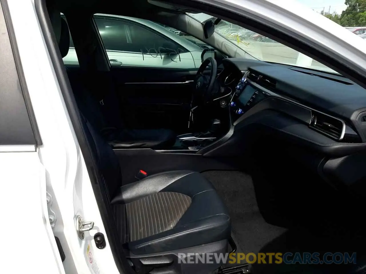 5 Photograph of a damaged car 4T1B11HK4KU200887 TOYOTA CAMRY 2019
