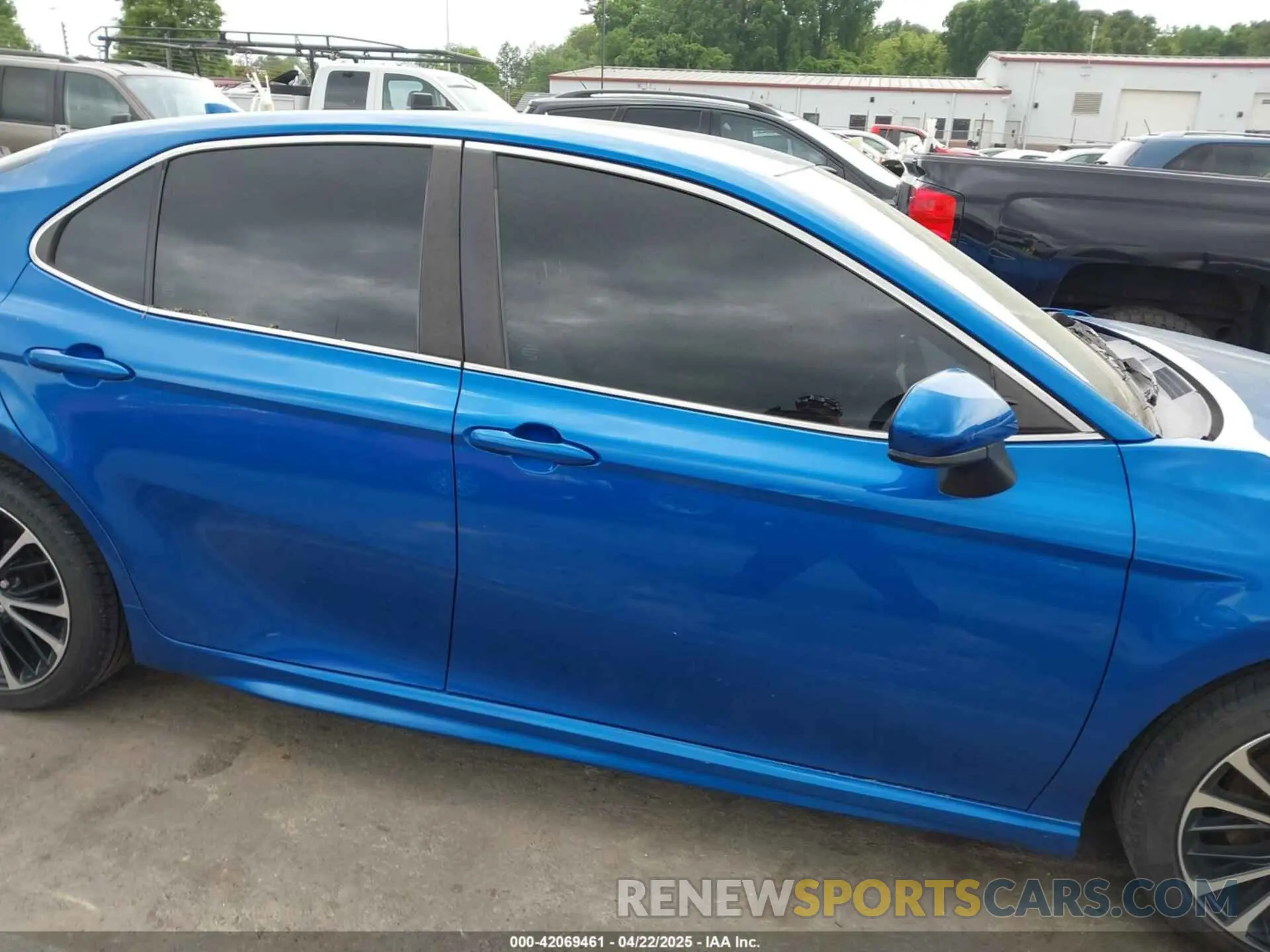 14 Photograph of a damaged car 4T1B11HK4KU215955 TOYOTA CAMRY 2019