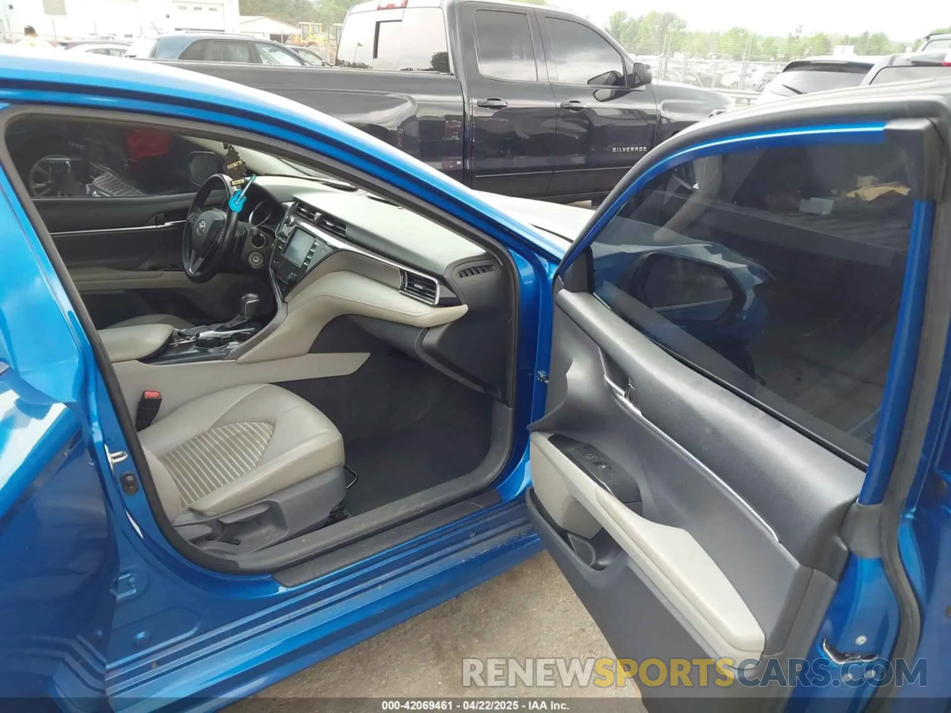 5 Photograph of a damaged car 4T1B11HK4KU215955 TOYOTA CAMRY 2019