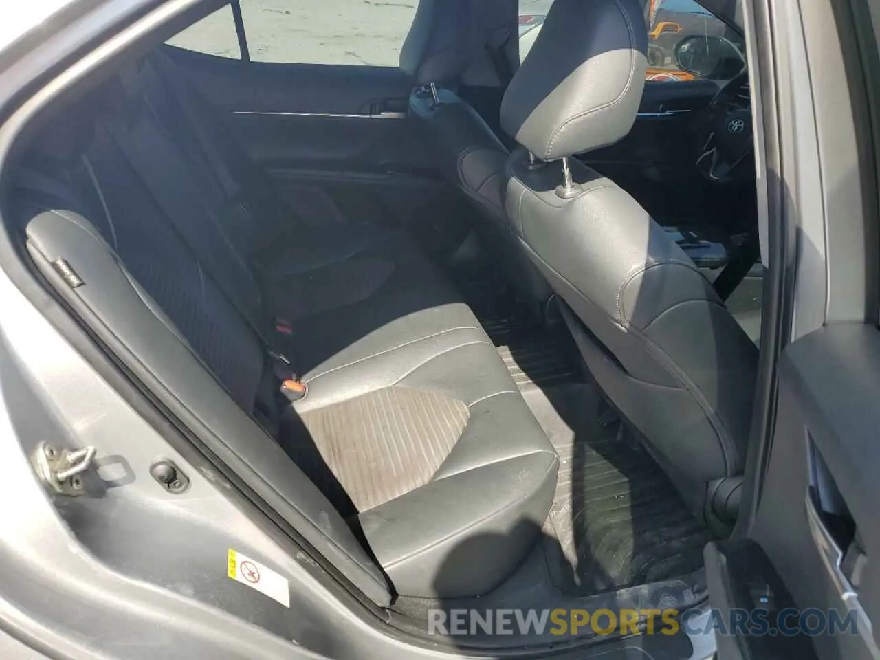 10 Photograph of a damaged car 4T1B11HK4KU216328 TOYOTA CAMRY 2019