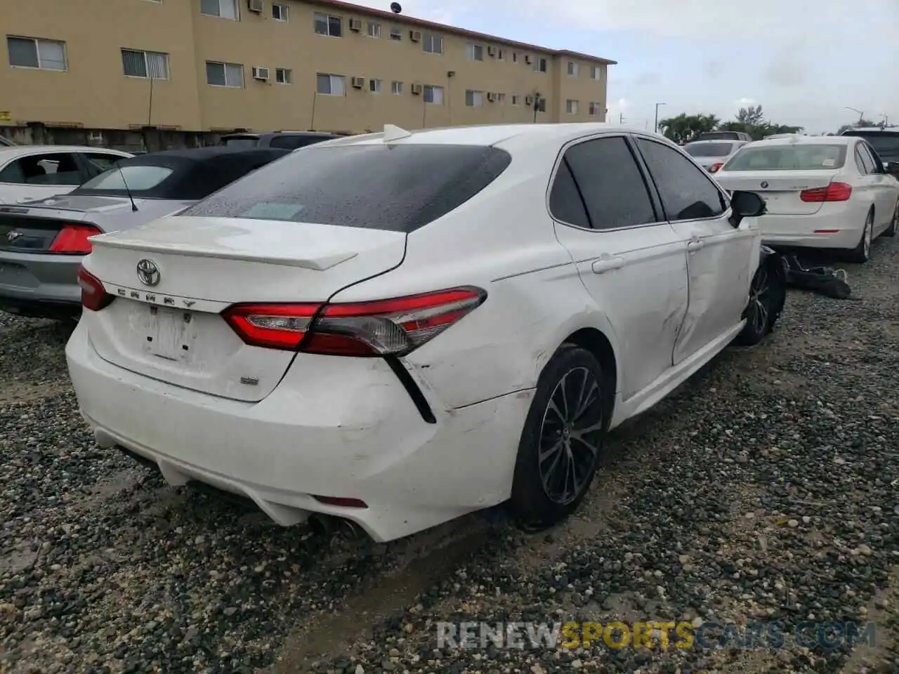 4 Photograph of a damaged car 4T1B11HK4KU241097 TOYOTA CAMRY 2019