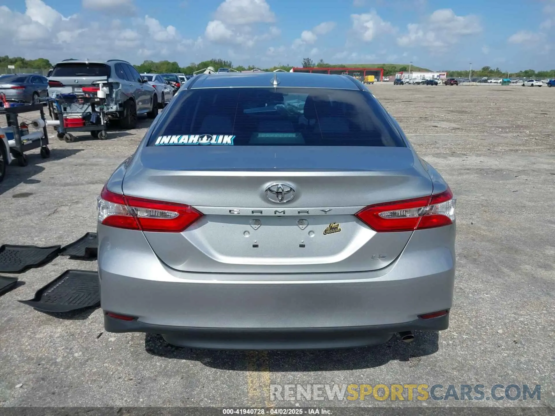 16 Photograph of a damaged car 4T1B11HK4KU249720 TOYOTA CAMRY 2019