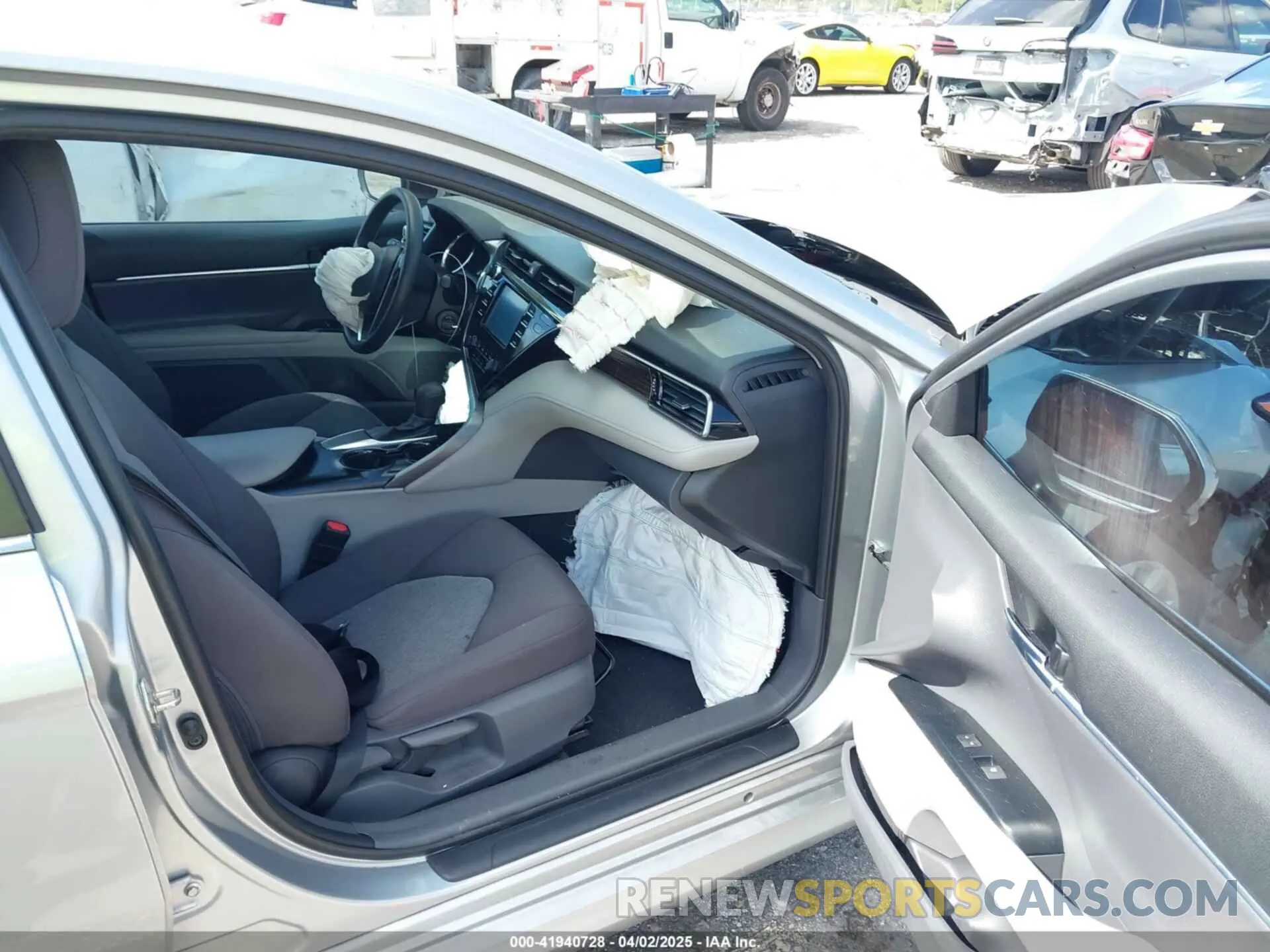 5 Photograph of a damaged car 4T1B11HK4KU249720 TOYOTA CAMRY 2019