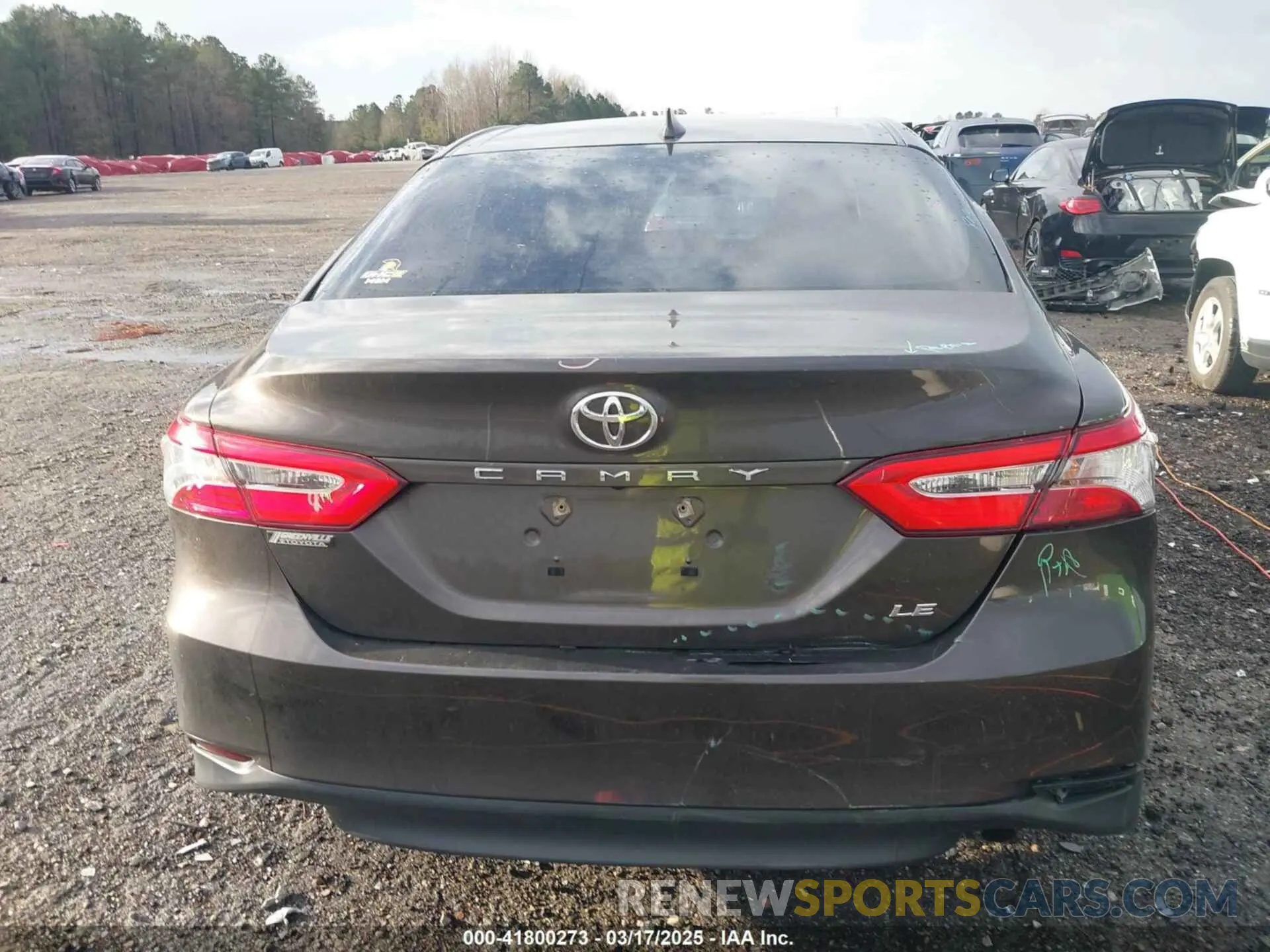 17 Photograph of a damaged car 4T1B11HK4KU251869 TOYOTA CAMRY 2019