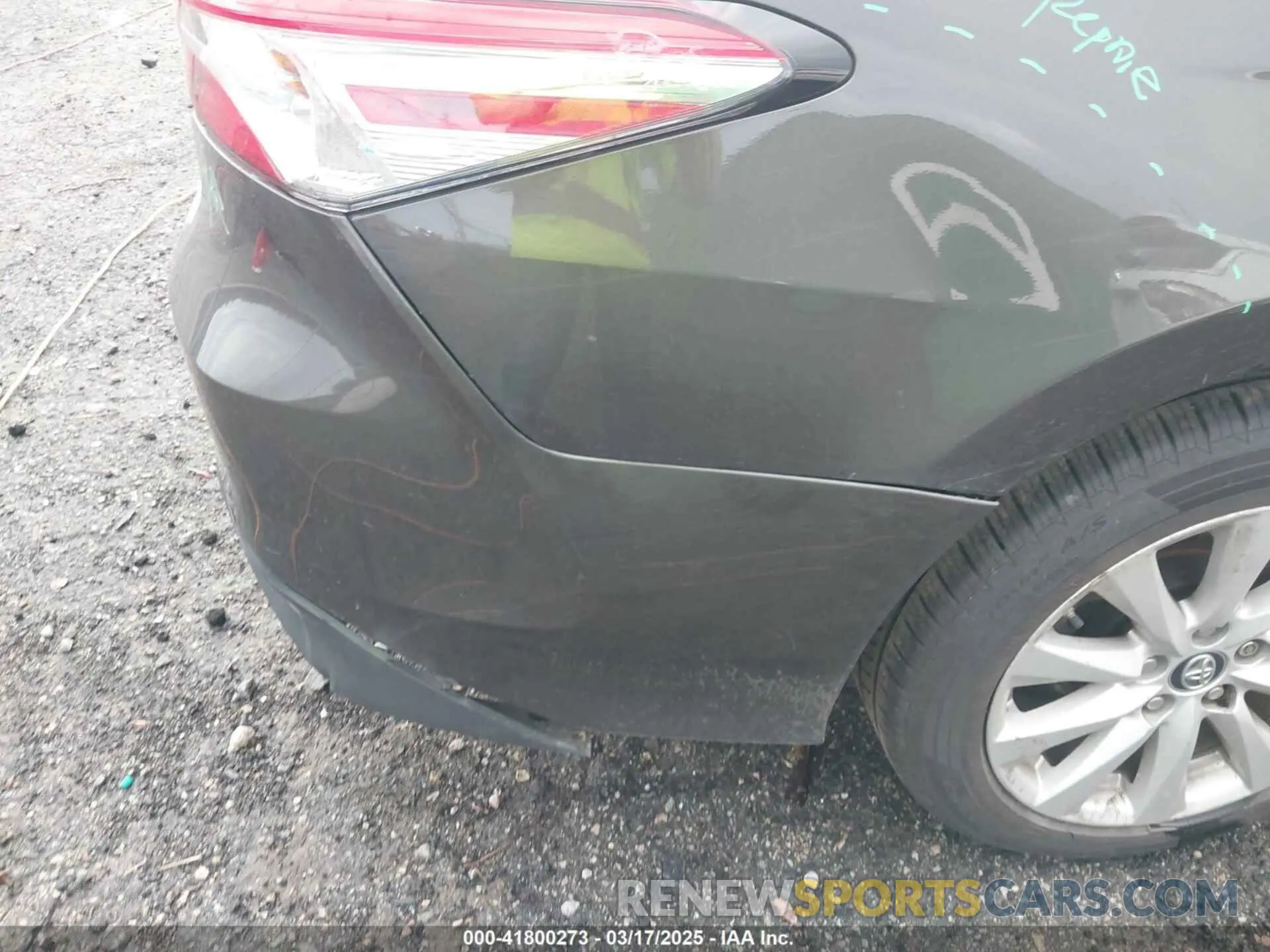 19 Photograph of a damaged car 4T1B11HK4KU251869 TOYOTA CAMRY 2019