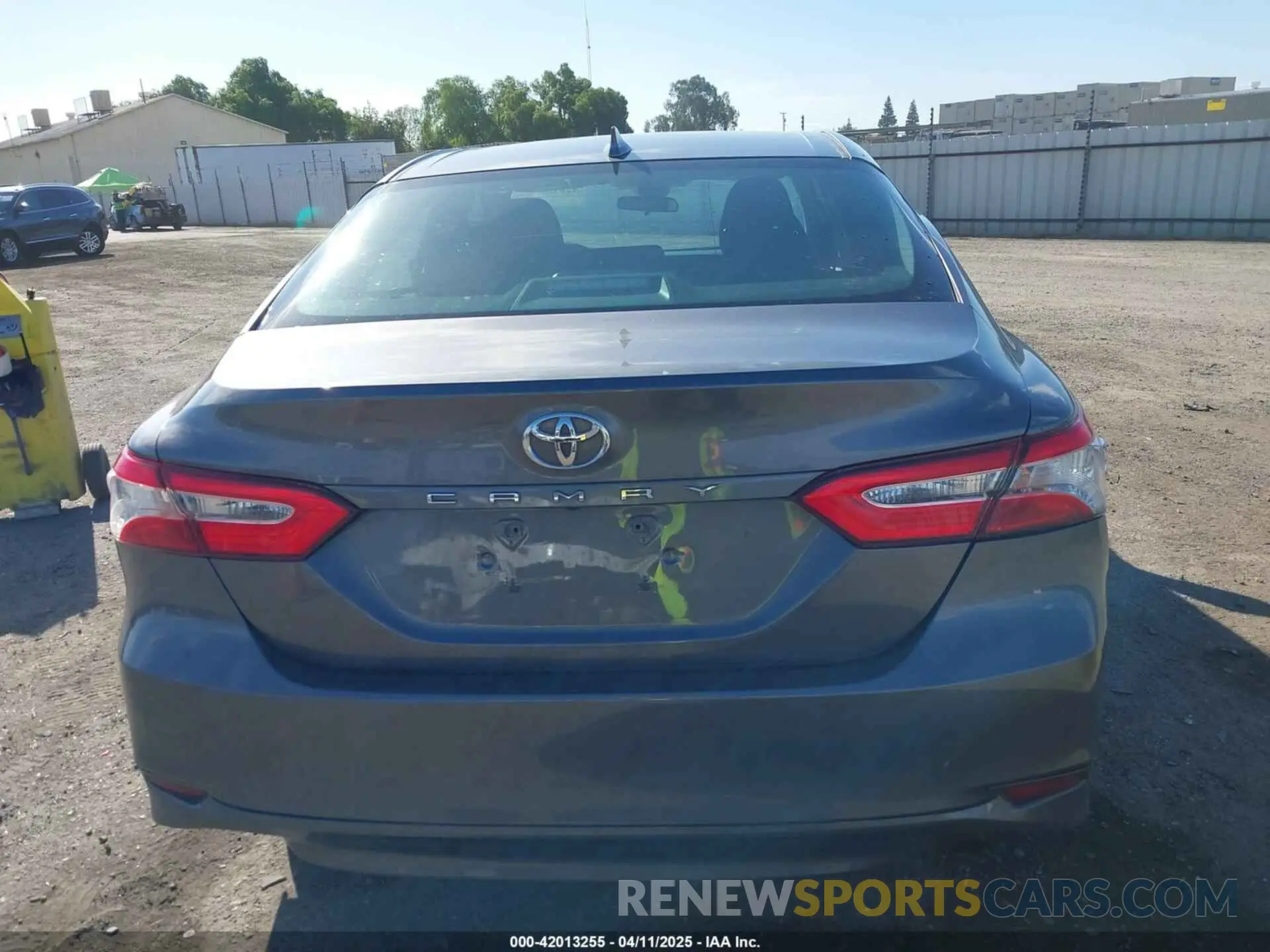 16 Photograph of a damaged car 4T1B11HK4KU254853 TOYOTA CAMRY 2019