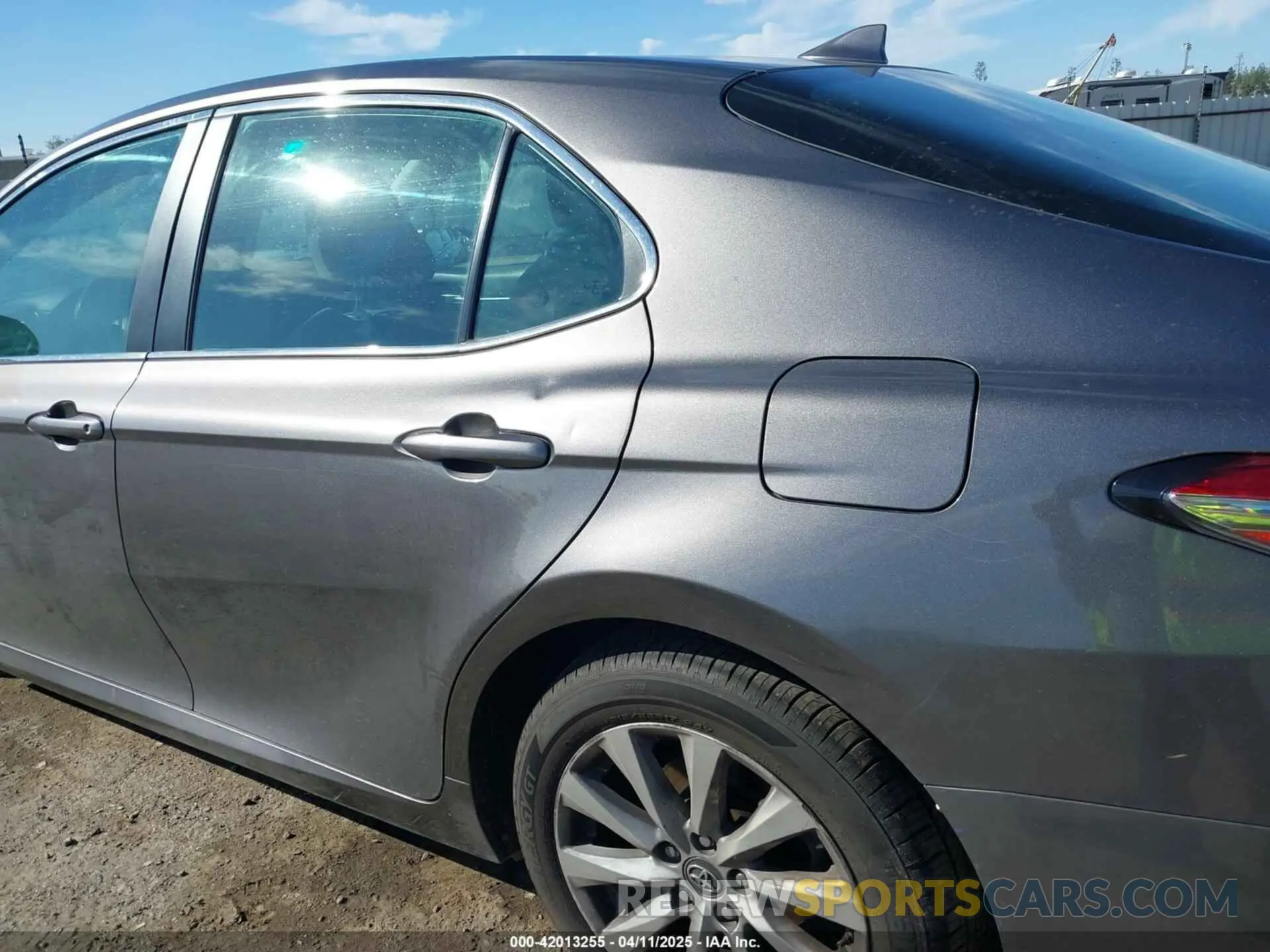 21 Photograph of a damaged car 4T1B11HK4KU254853 TOYOTA CAMRY 2019