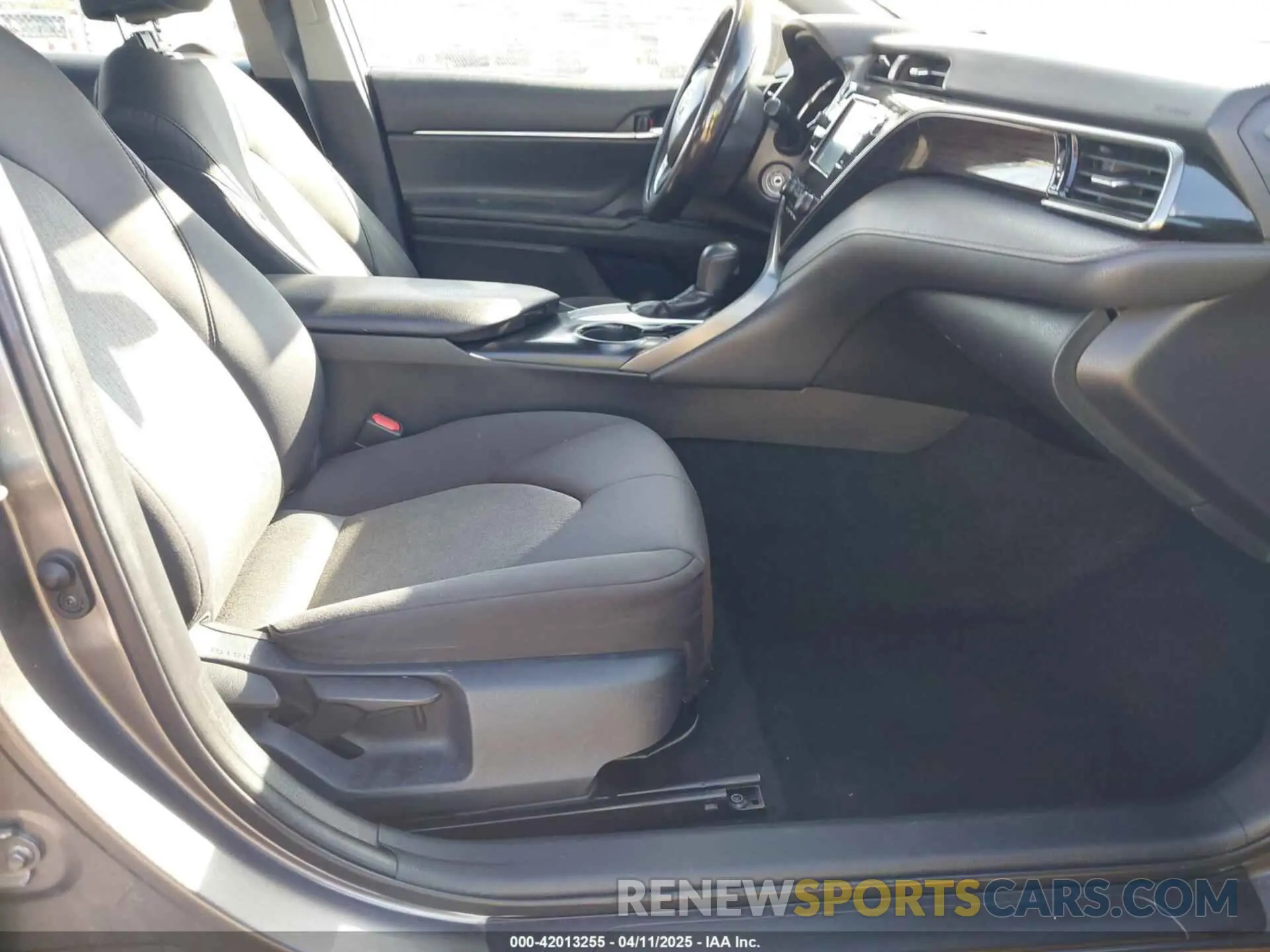 5 Photograph of a damaged car 4T1B11HK4KU254853 TOYOTA CAMRY 2019