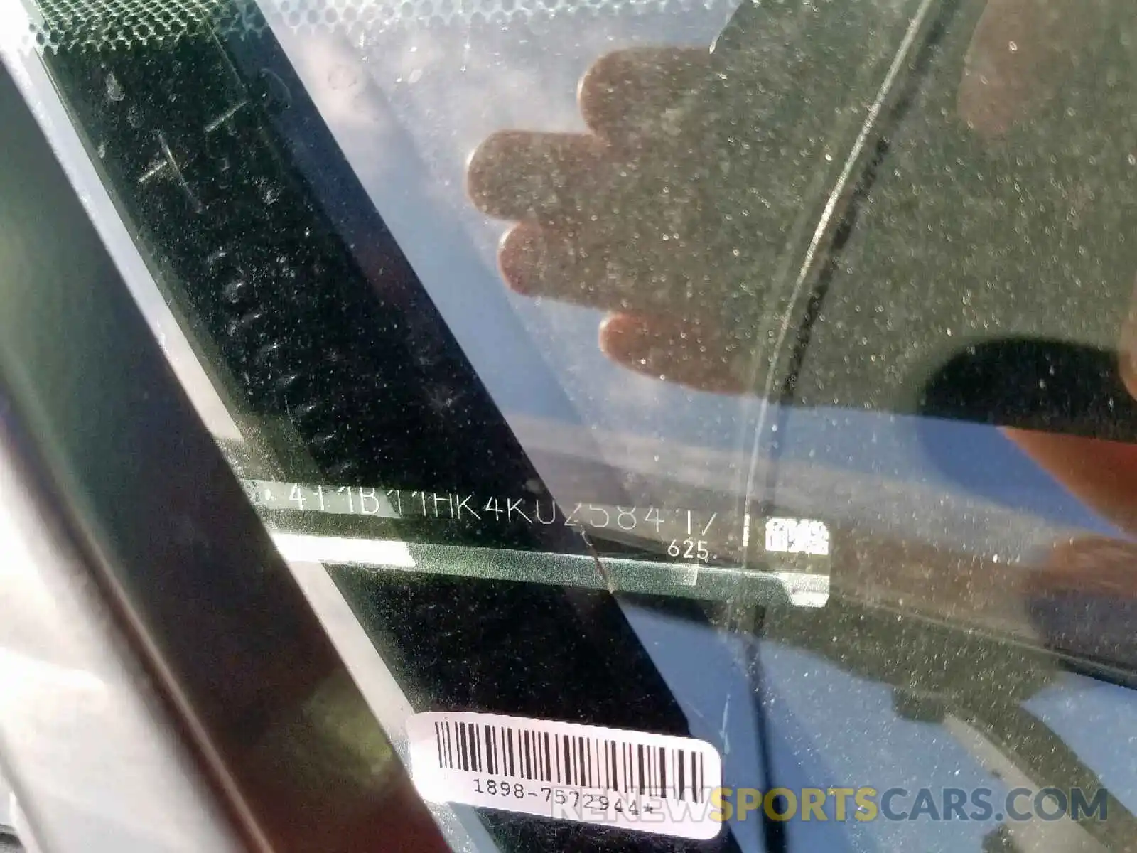 10 Photograph of a damaged car 4T1B11HK4KU258417 TOYOTA CAMRY 2019