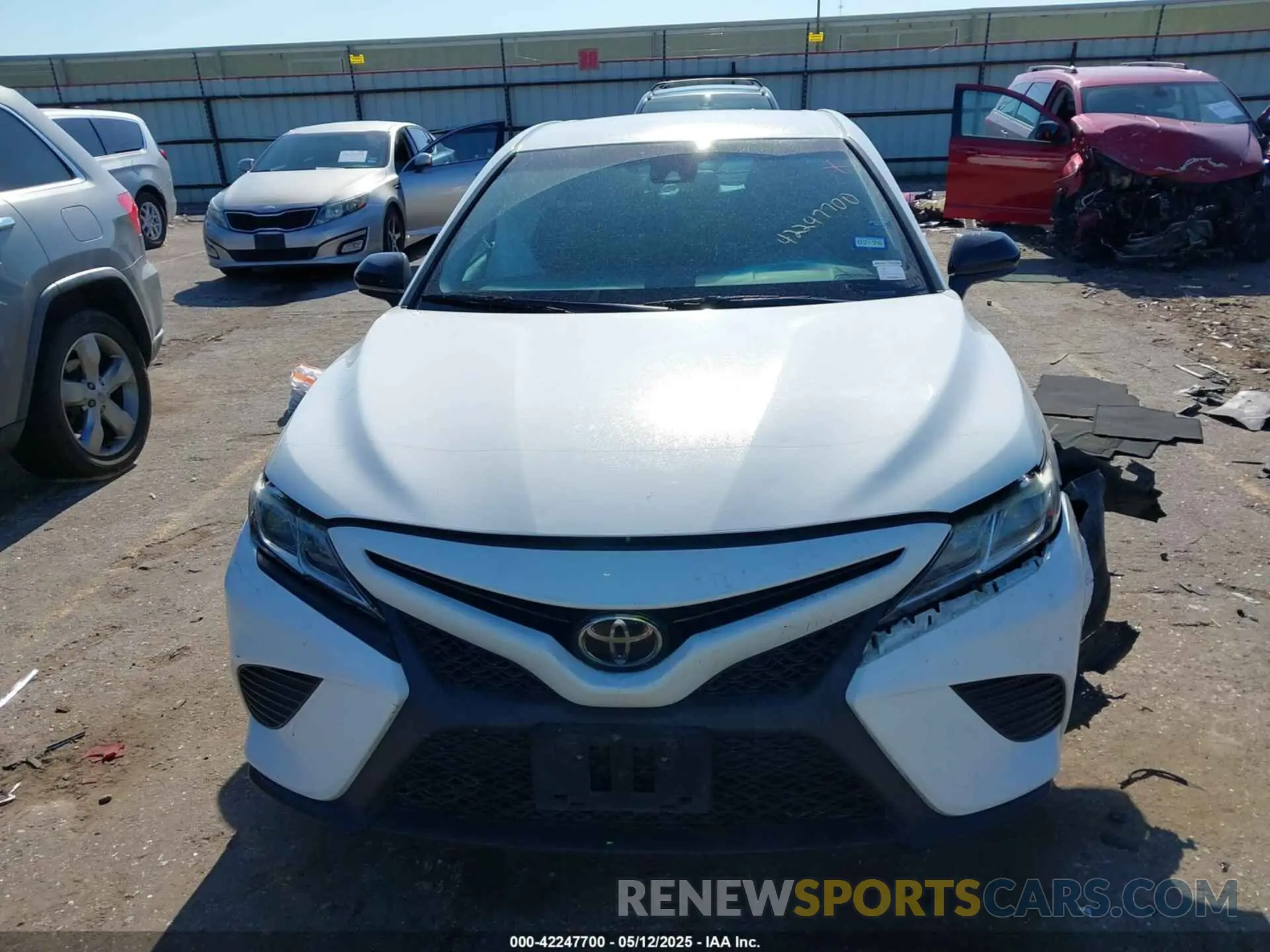 12 Photograph of a damaged car 4T1B11HK4KU264525 TOYOTA CAMRY 2019