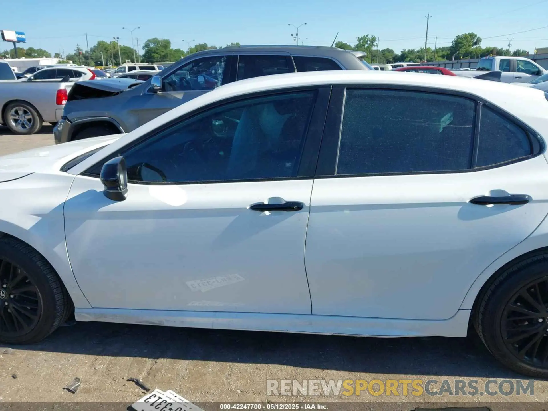 14 Photograph of a damaged car 4T1B11HK4KU264525 TOYOTA CAMRY 2019