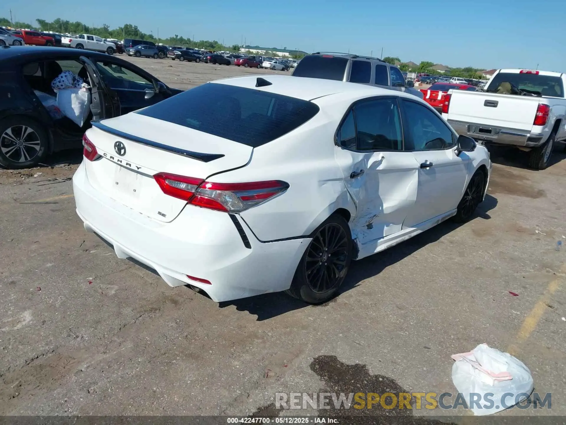 4 Photograph of a damaged car 4T1B11HK4KU264525 TOYOTA CAMRY 2019