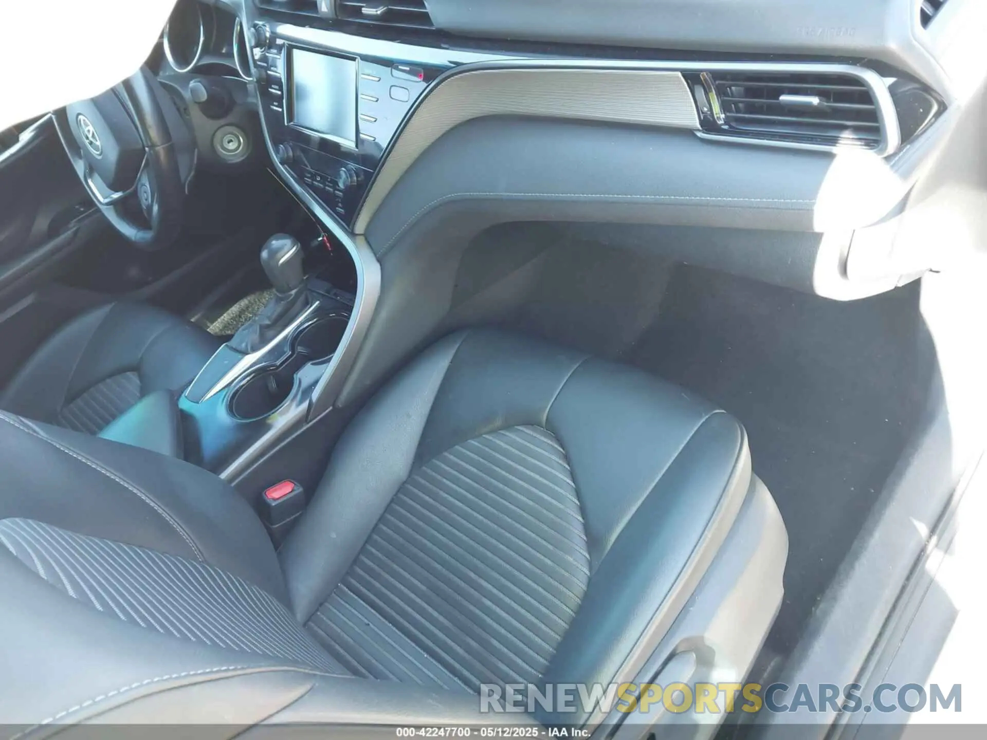 5 Photograph of a damaged car 4T1B11HK4KU264525 TOYOTA CAMRY 2019