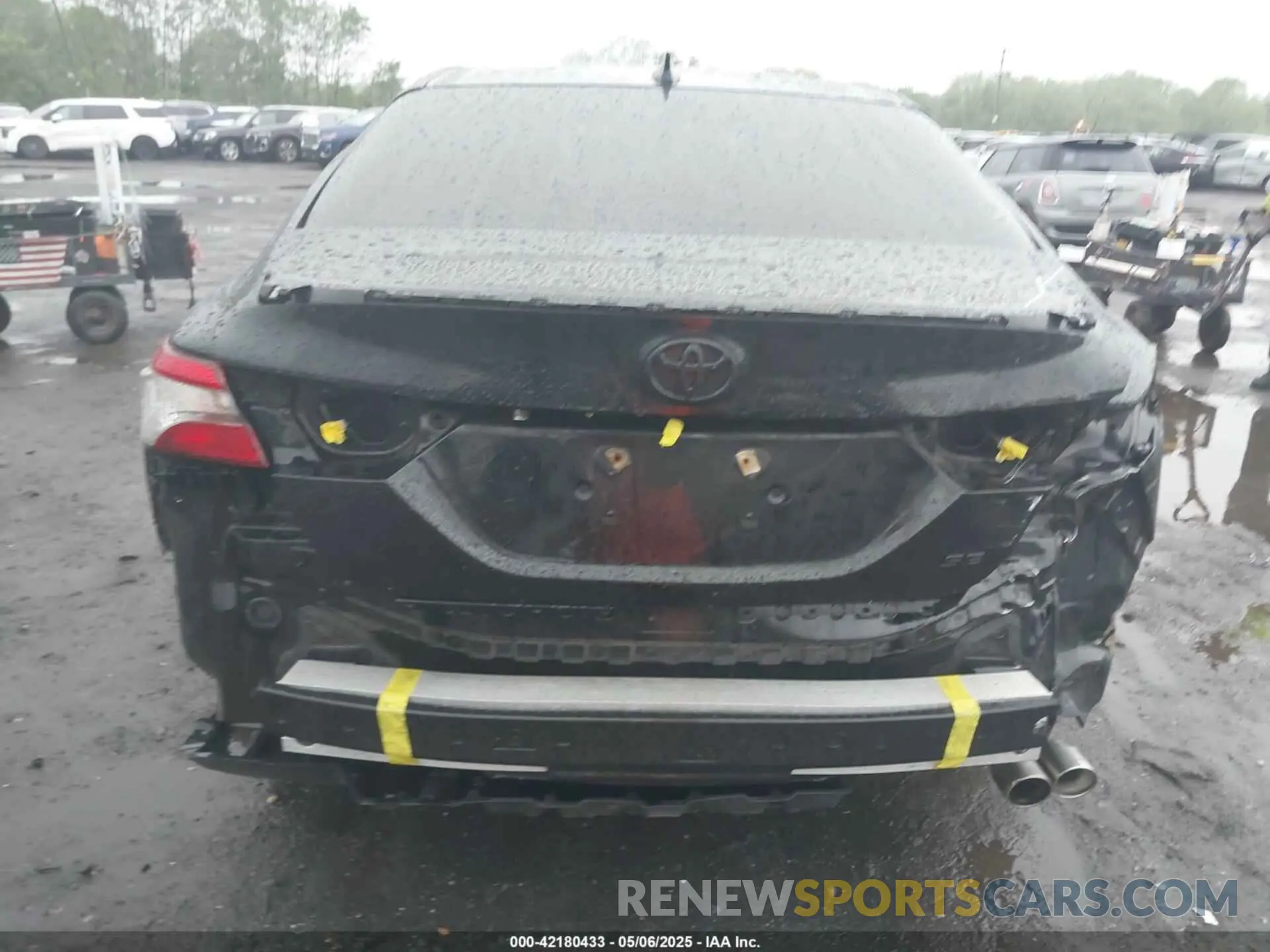 16 Photograph of a damaged car 4T1B11HK4KU268400 TOYOTA CAMRY 2019