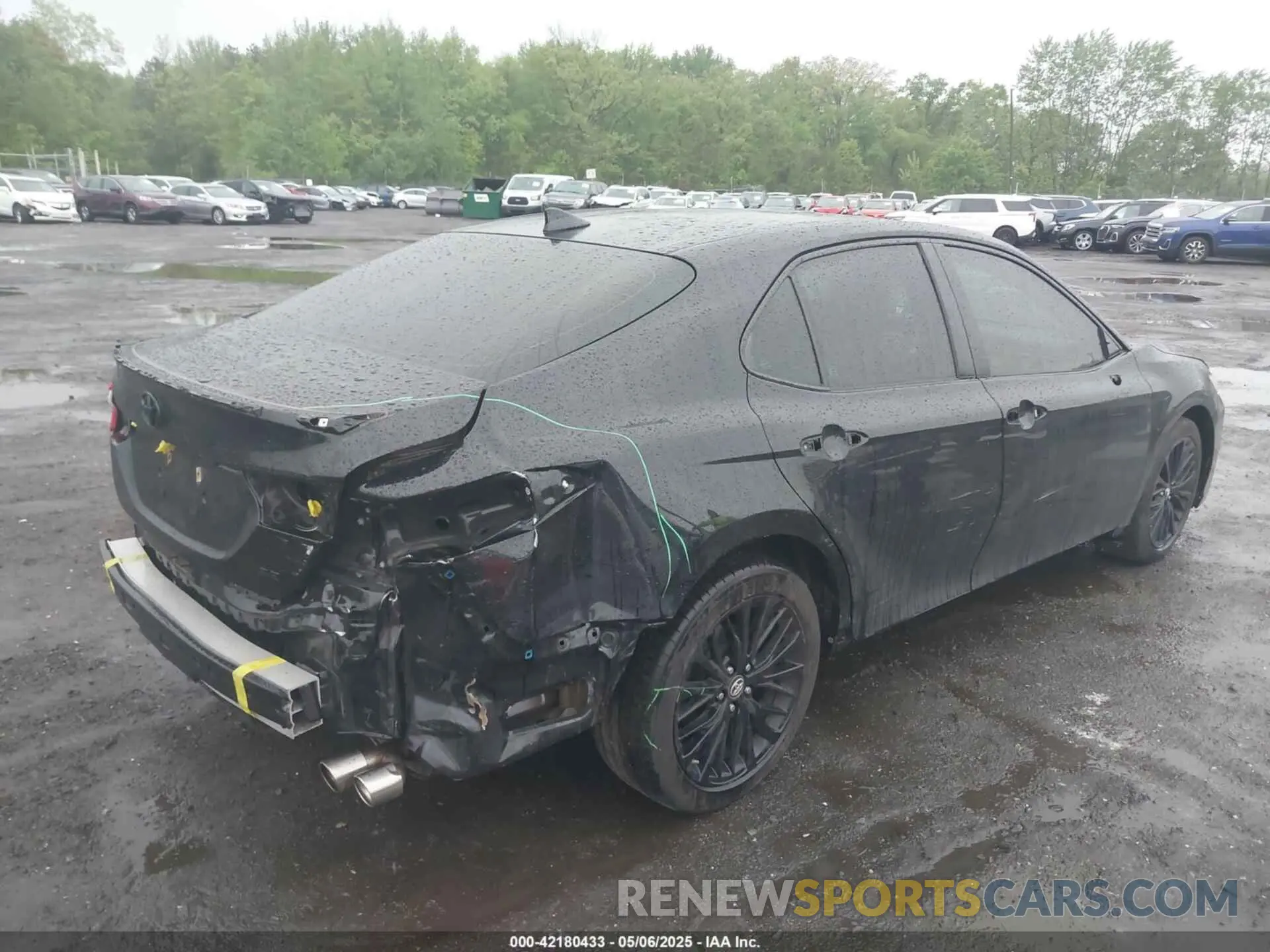 17 Photograph of a damaged car 4T1B11HK4KU268400 TOYOTA CAMRY 2019