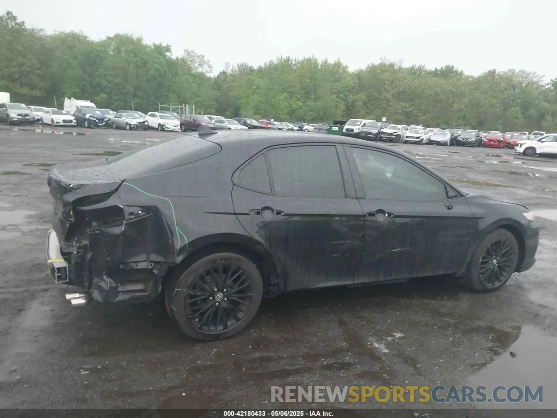 18 Photograph of a damaged car 4T1B11HK4KU268400 TOYOTA CAMRY 2019