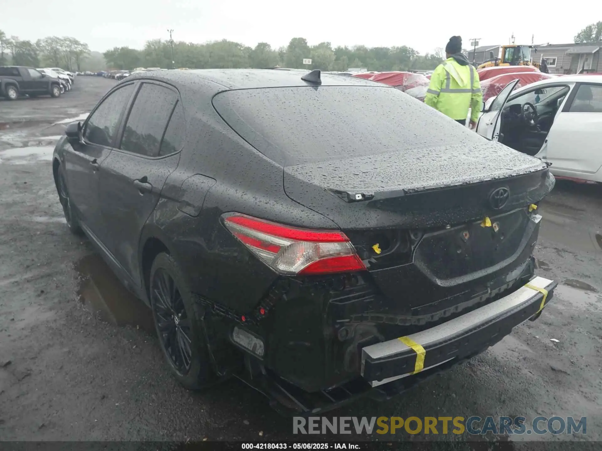 6 Photograph of a damaged car 4T1B11HK4KU268400 TOYOTA CAMRY 2019