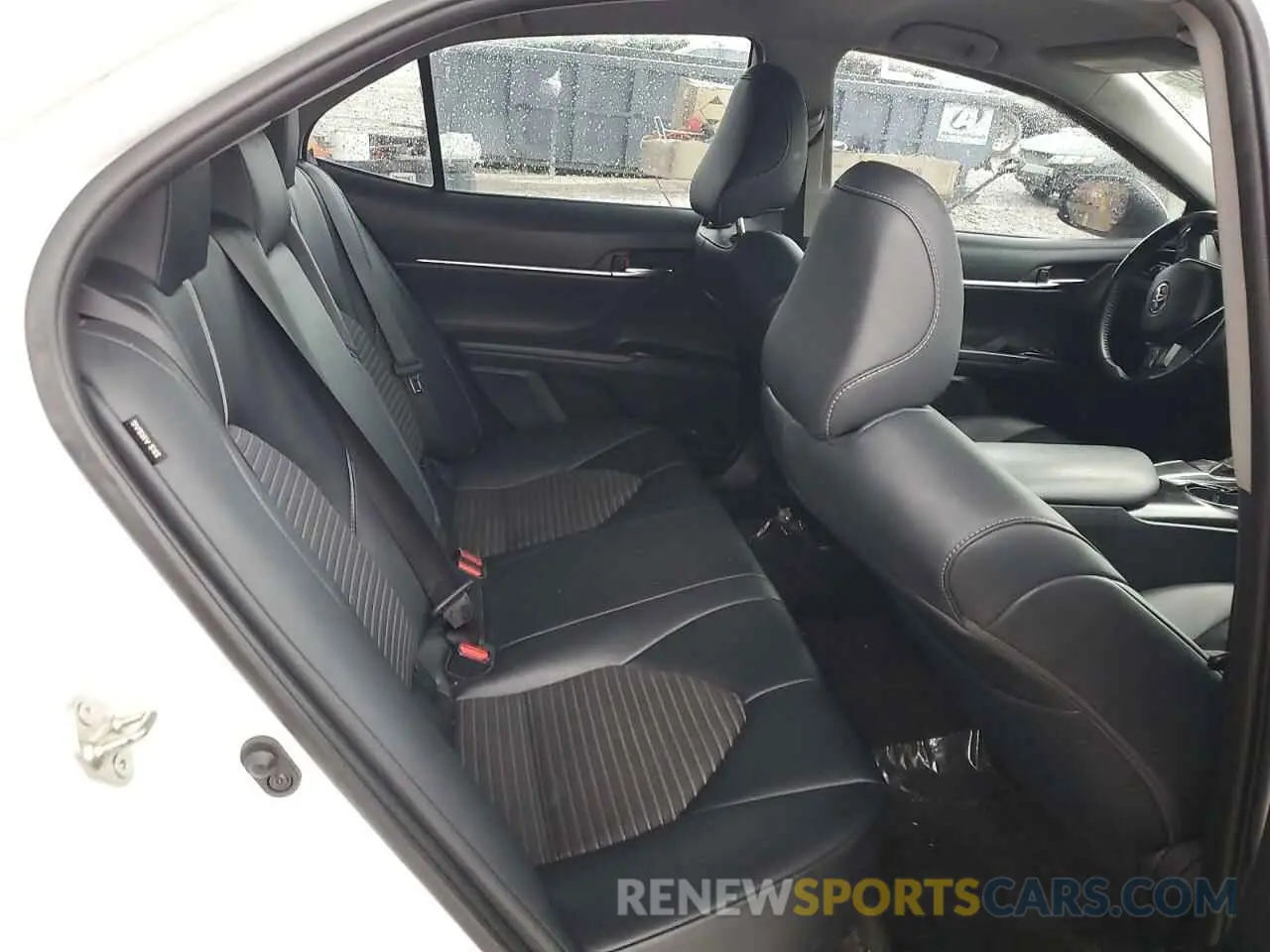 10 Photograph of a damaged car 4T1B11HK4KU272902 TOYOTA CAMRY 2019