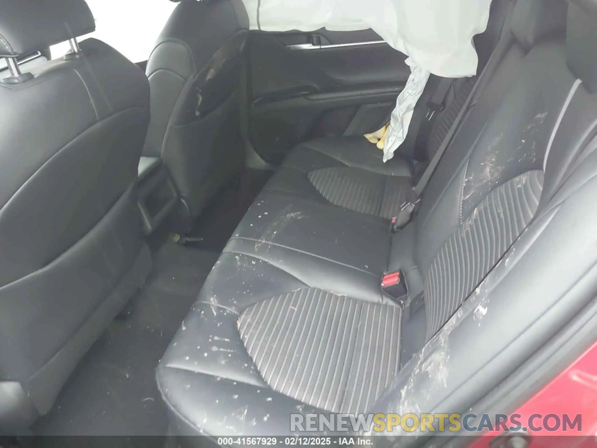 8 Photograph of a damaged car 4T1B11HK4KU274648 TOYOTA CAMRY 2019