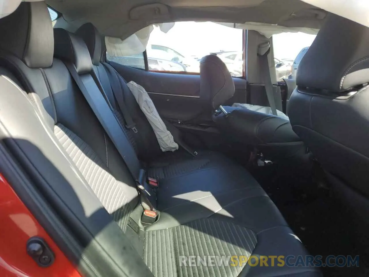 10 Photograph of a damaged car 4T1B11HK4KU274942 TOYOTA CAMRY 2019