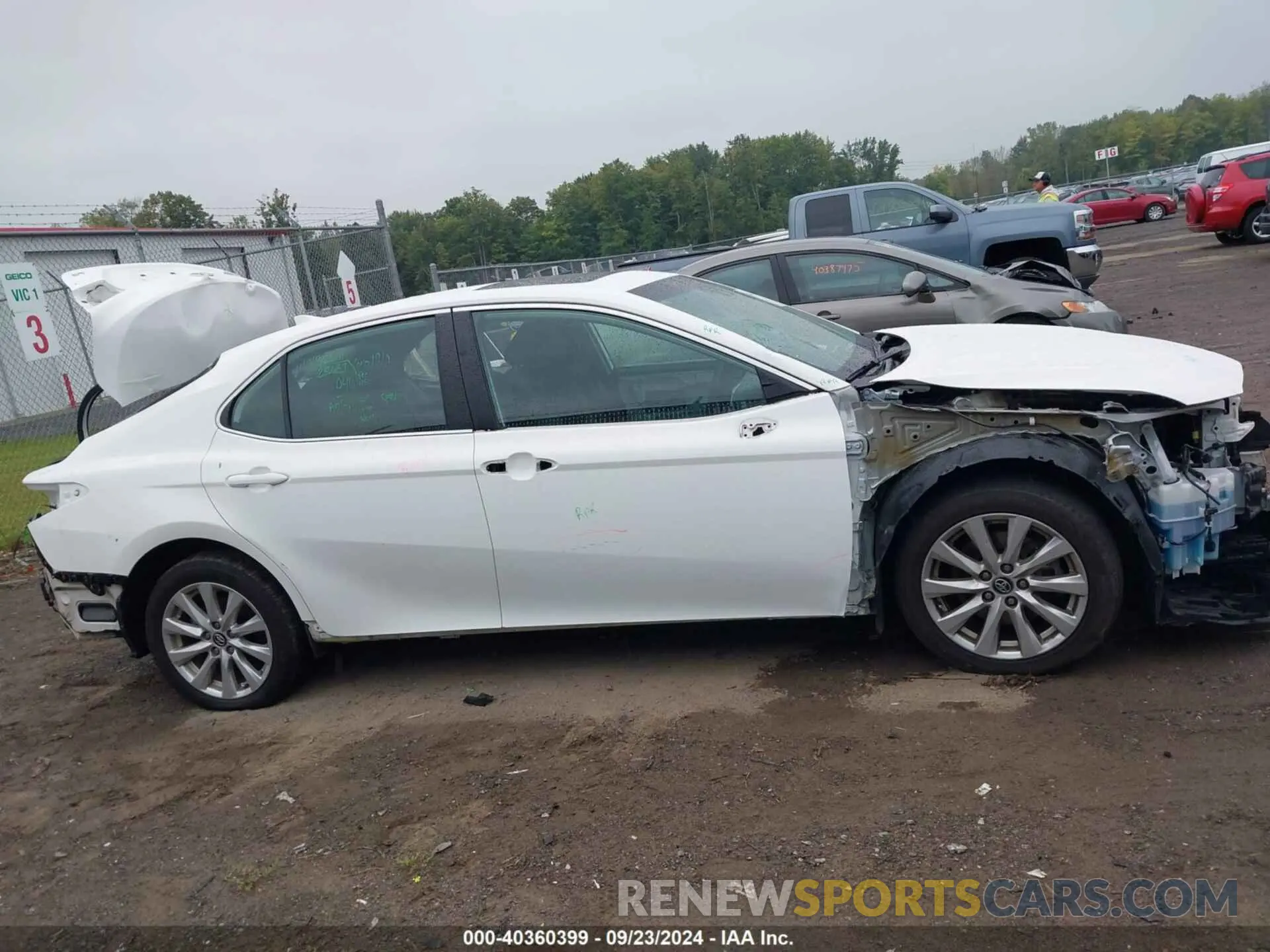 14 Photograph of a damaged car 4T1B11HK4KU278618 TOYOTA CAMRY 2019
