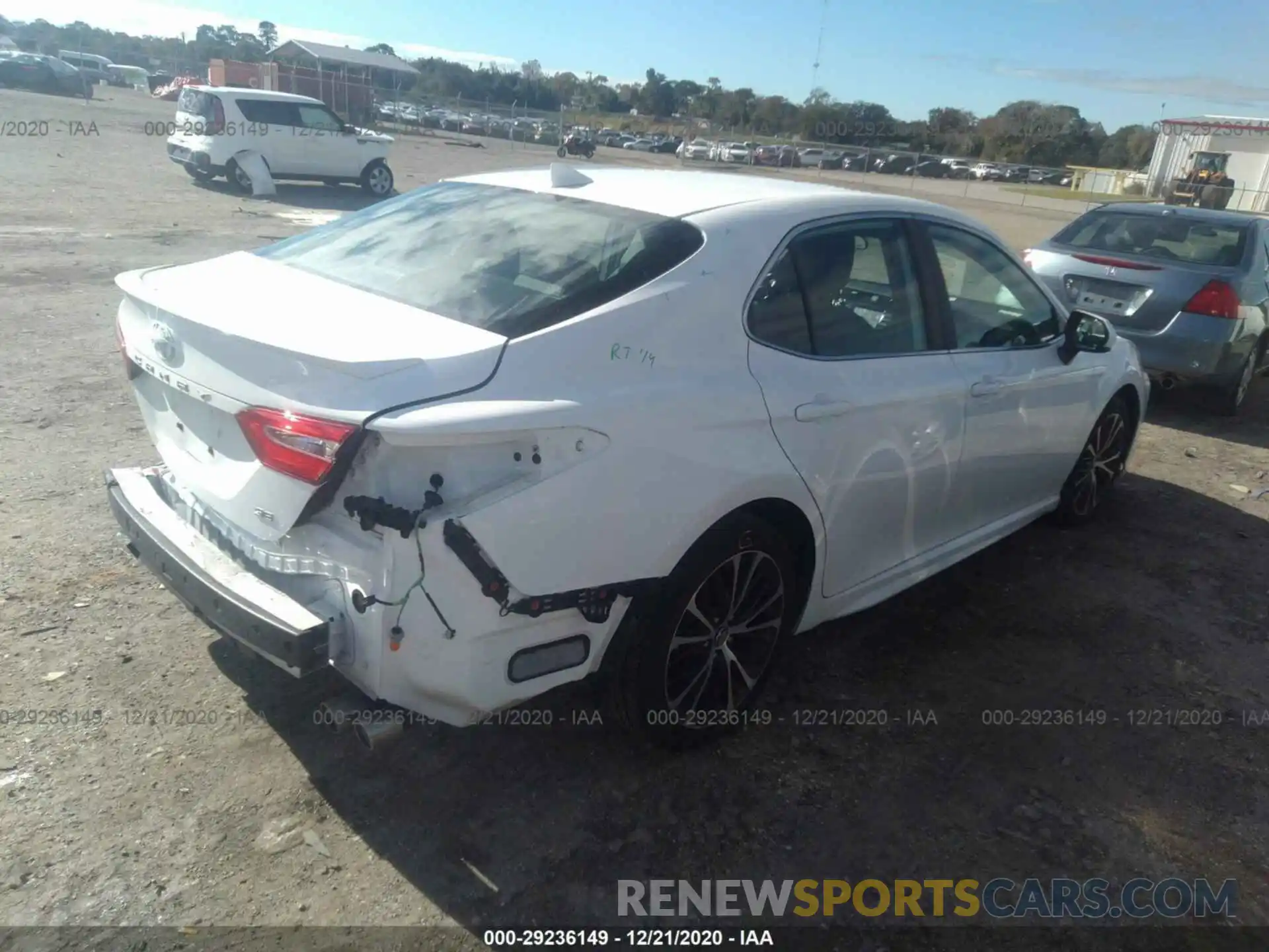 4 Photograph of a damaged car 4T1B11HK4KU283480 TOYOTA CAMRY 2019