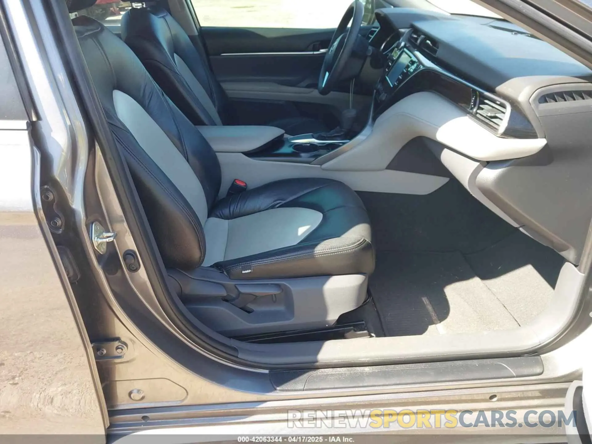 5 Photograph of a damaged car 4T1B11HK4KU286959 TOYOTA CAMRY 2019