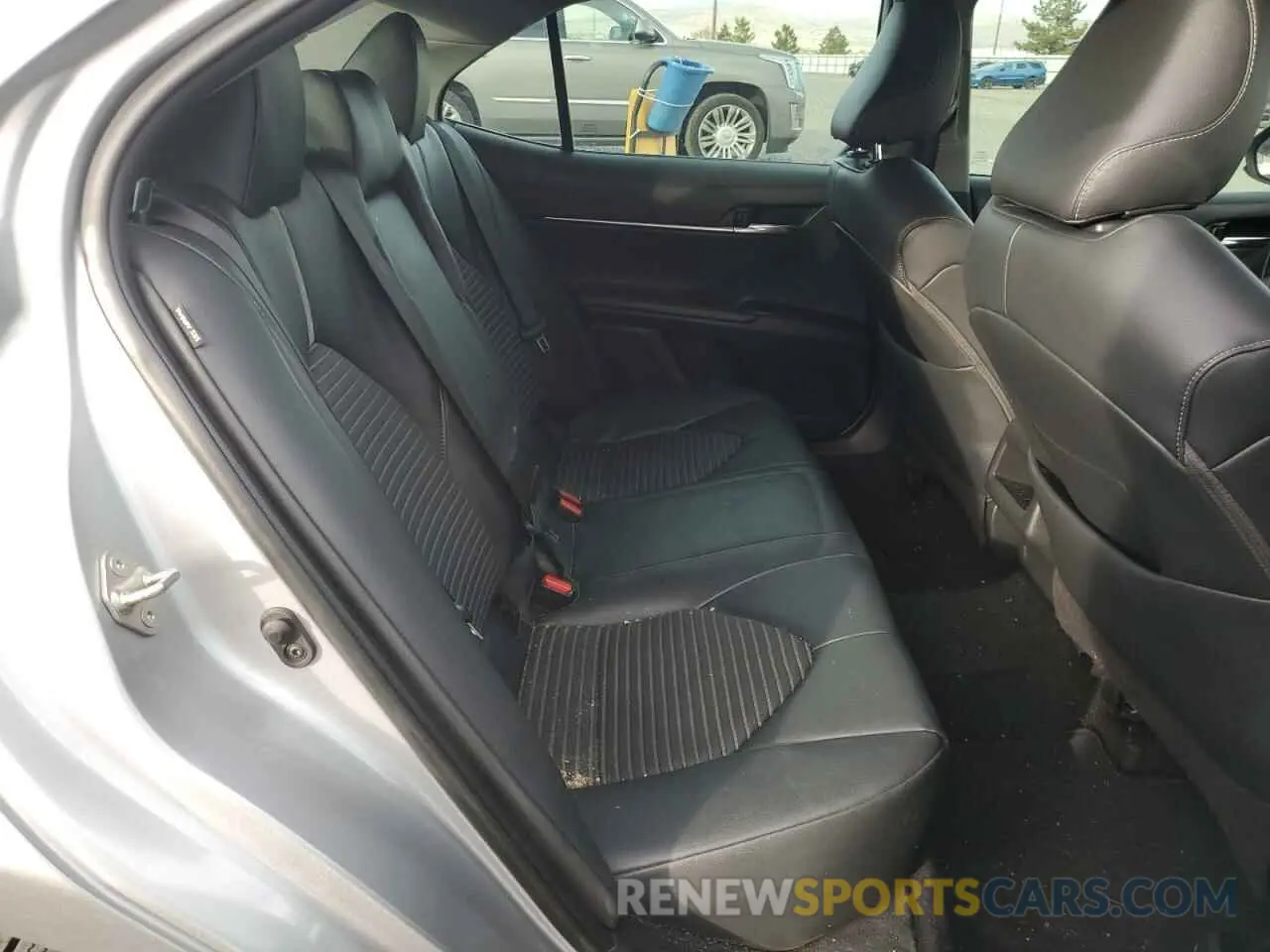 10 Photograph of a damaged car 4T1B11HK4KU288470 TOYOTA CAMRY 2019