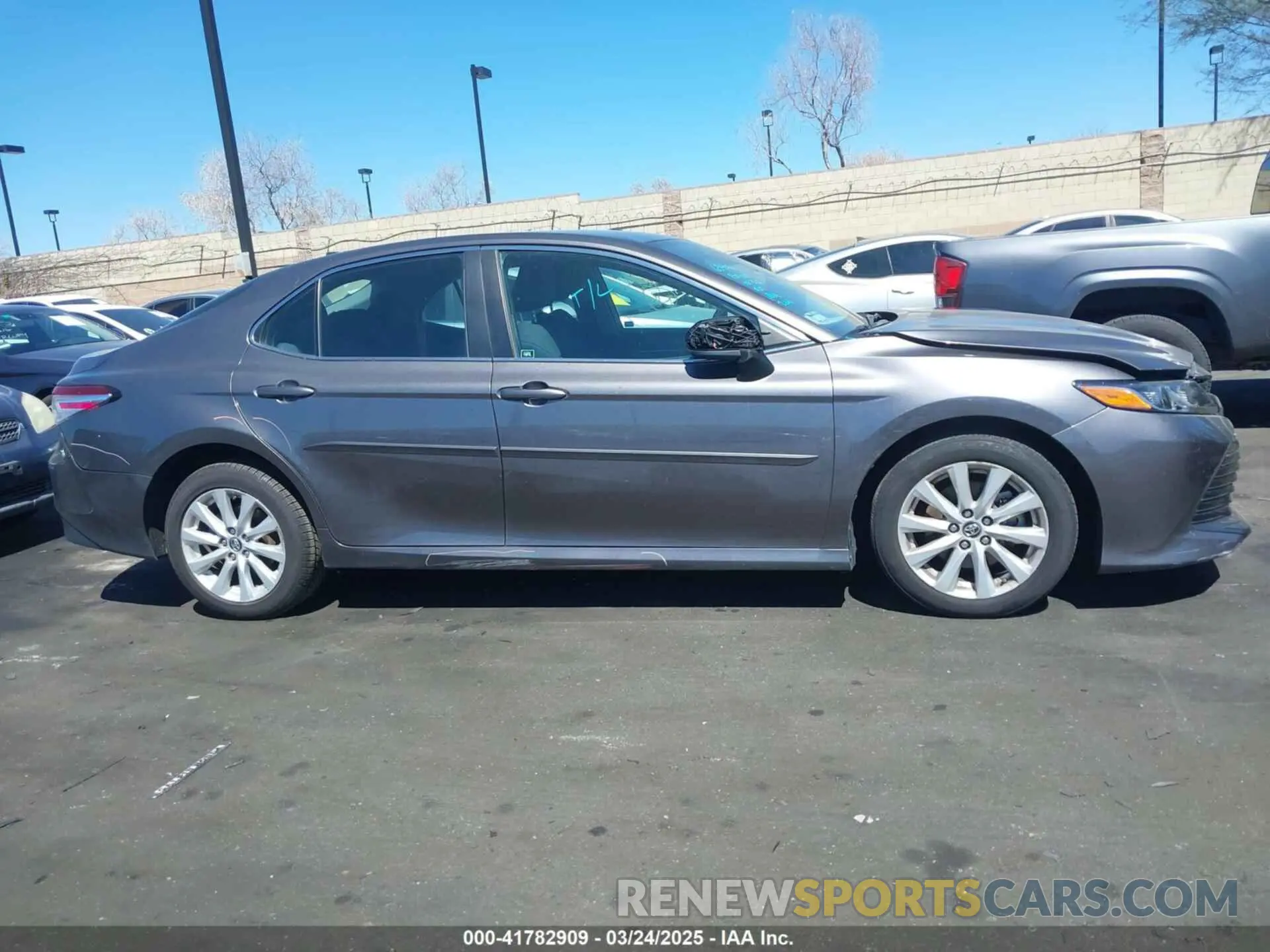 13 Photograph of a damaged car 4T1B11HK4KU288503 TOYOTA CAMRY 2019