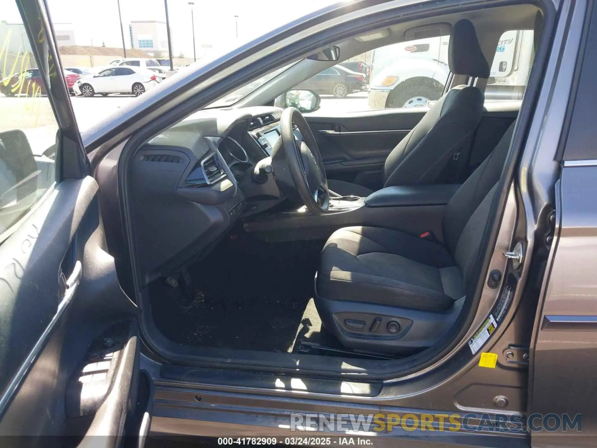 5 Photograph of a damaged car 4T1B11HK4KU288503 TOYOTA CAMRY 2019
