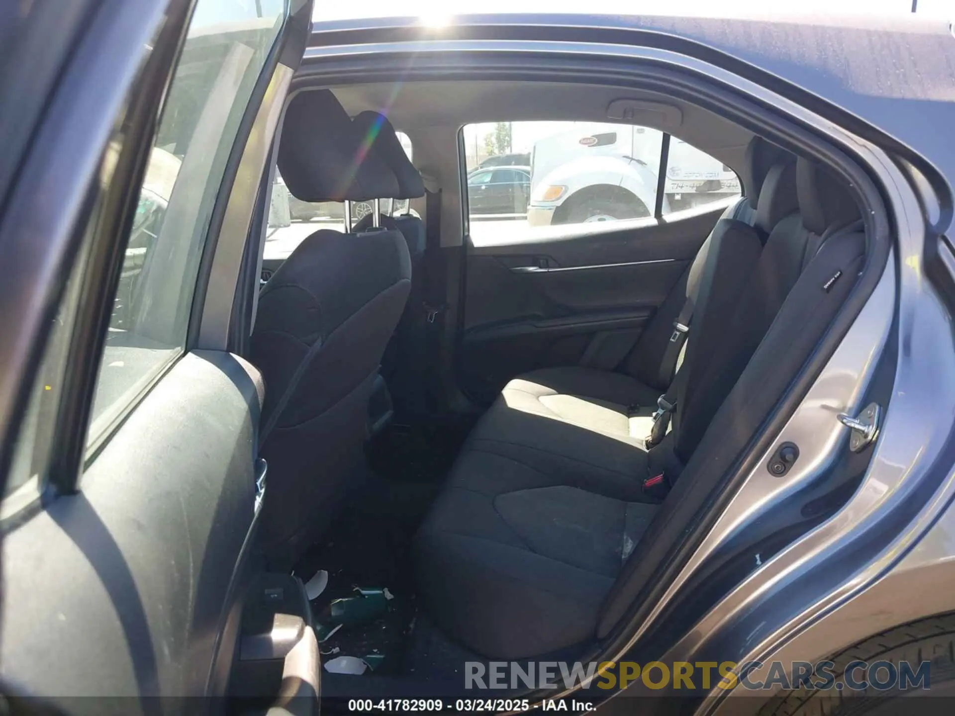 8 Photograph of a damaged car 4T1B11HK4KU288503 TOYOTA CAMRY 2019
