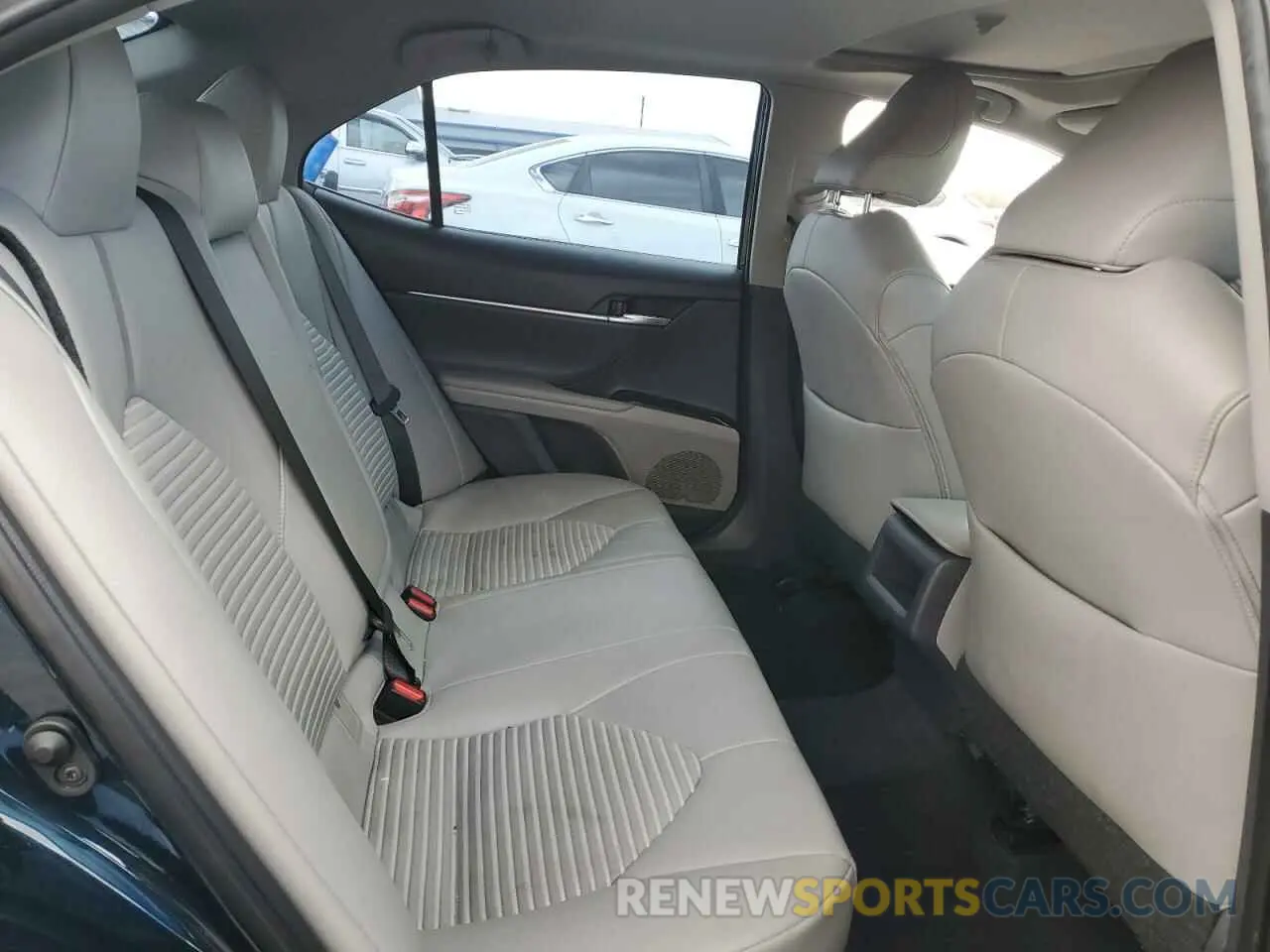 10 Photograph of a damaged car 4T1B11HK4KU290493 TOYOTA CAMRY 2019