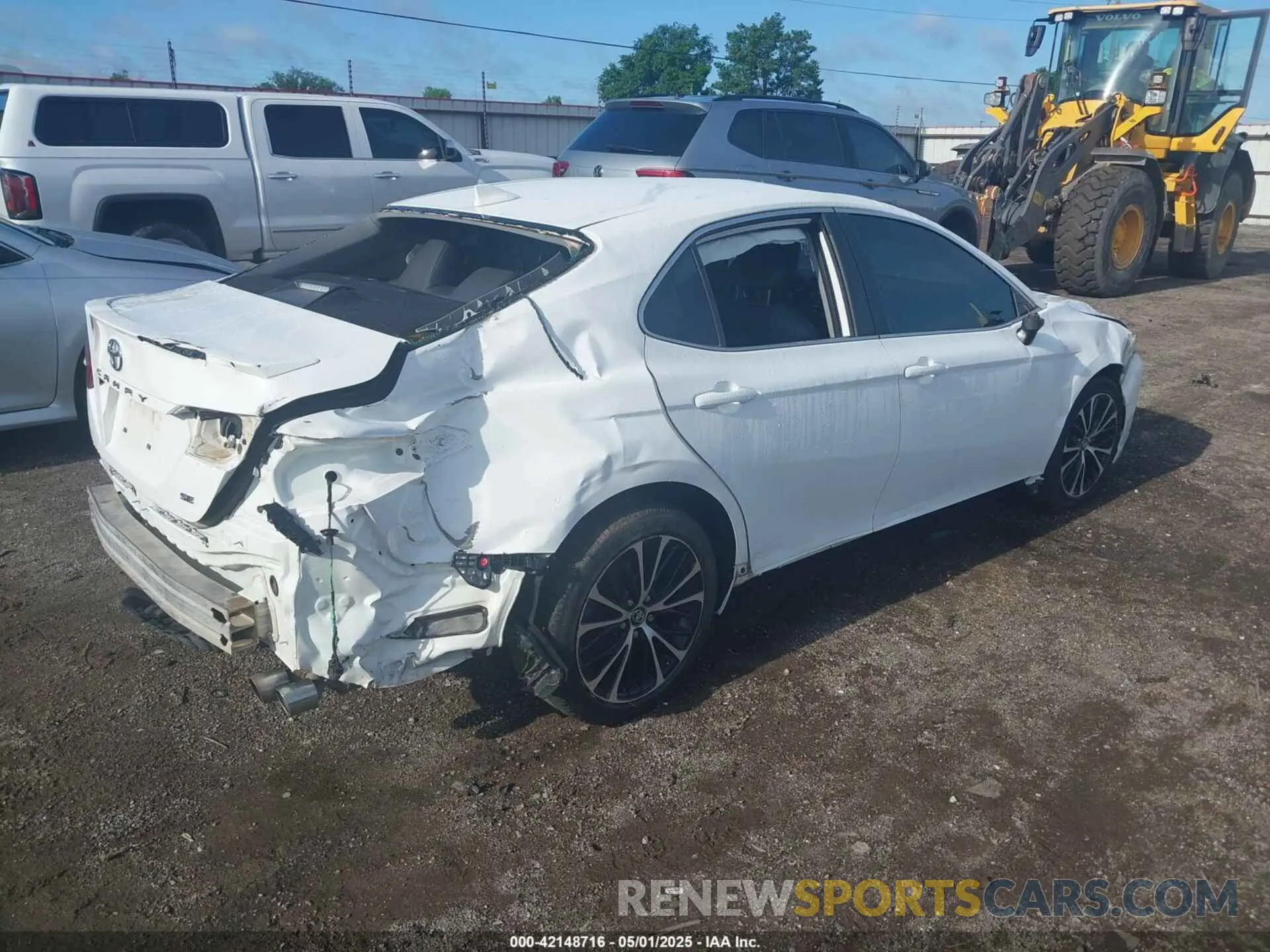 4 Photograph of a damaged car 4T1B11HK4KU293216 TOYOTA CAMRY 2019