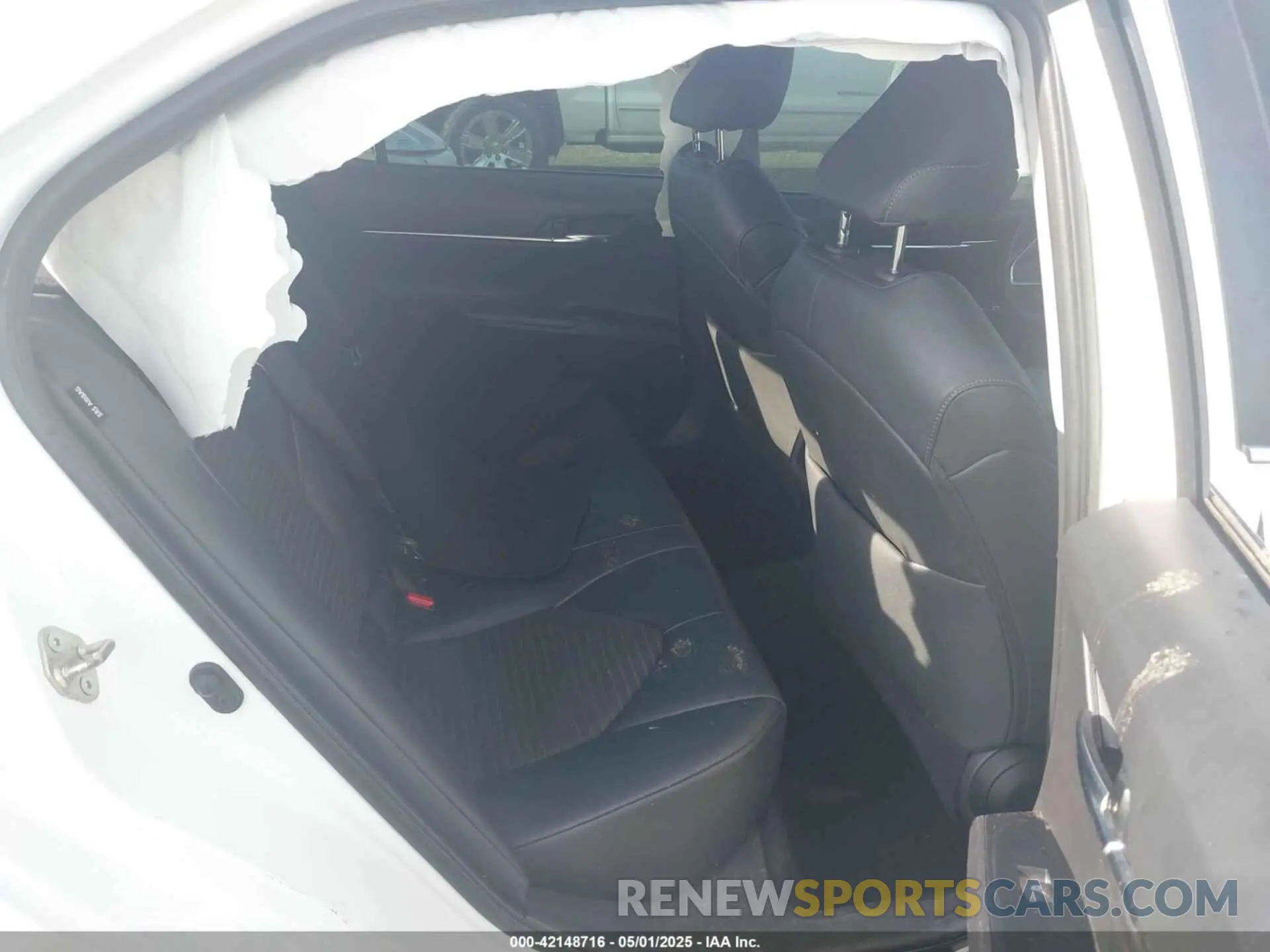 8 Photograph of a damaged car 4T1B11HK4KU293216 TOYOTA CAMRY 2019