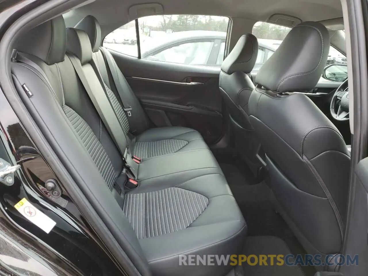 10 Photograph of a damaged car 4T1B11HK4KU687301 TOYOTA CAMRY 2019