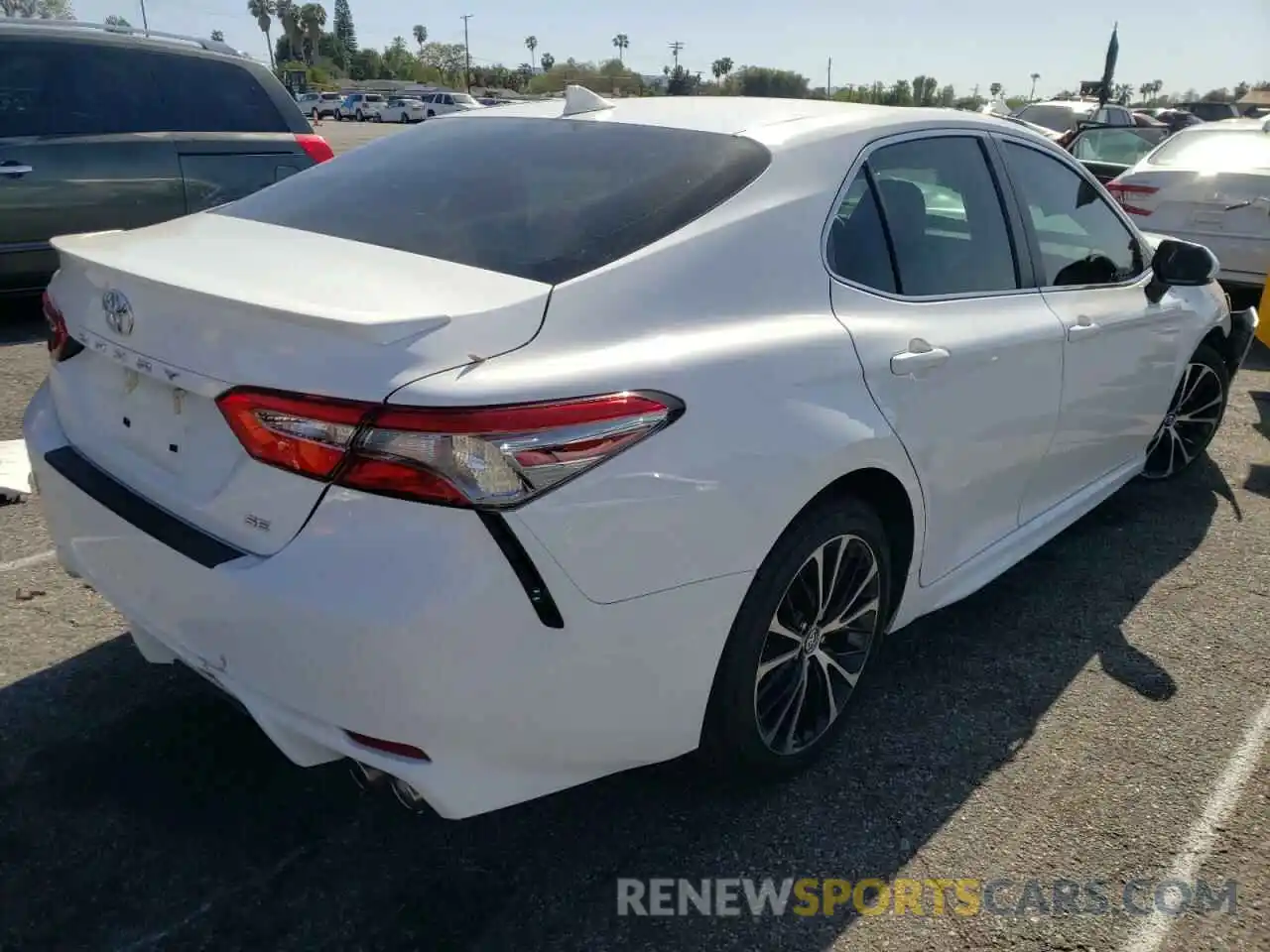 4 Photograph of a damaged car 4T1B11HK4KU694605 TOYOTA CAMRY 2019